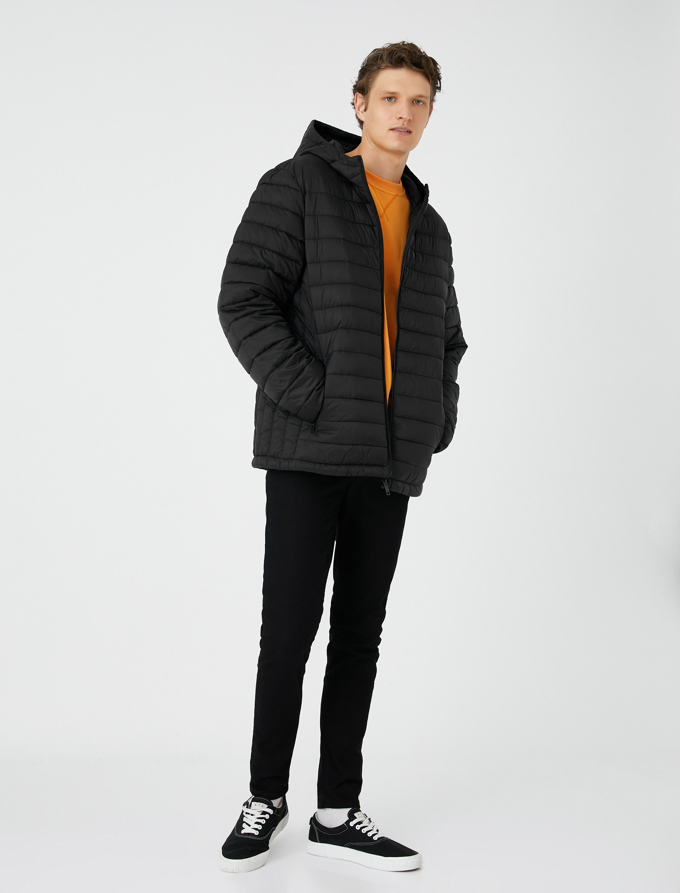   Şişme Mont Mevsimlik Kapşonlu Fermuarlı Cep Detaylı