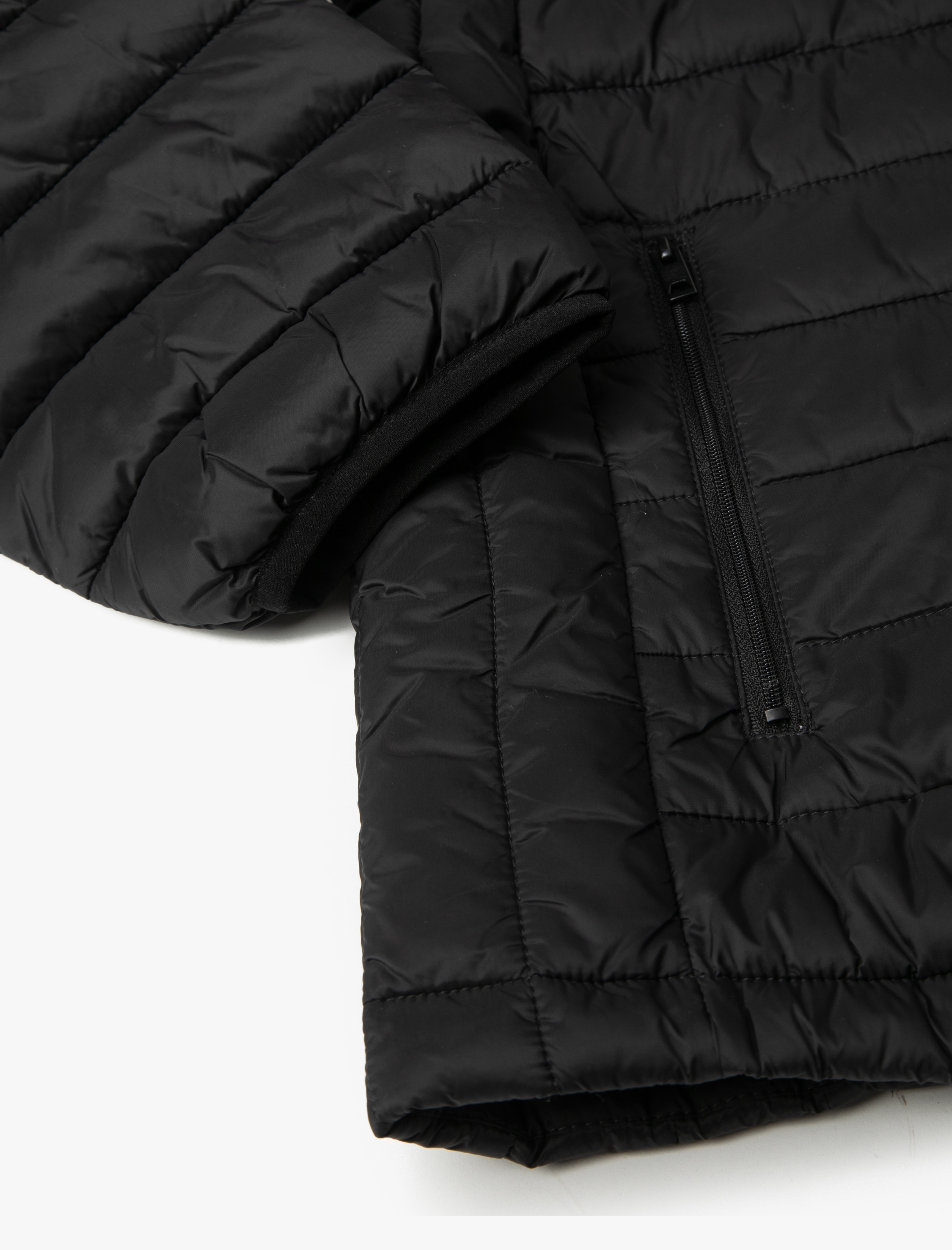   Şişme Mont Mevsimlik Kapşonlu Fermuarlı Cep Detaylı