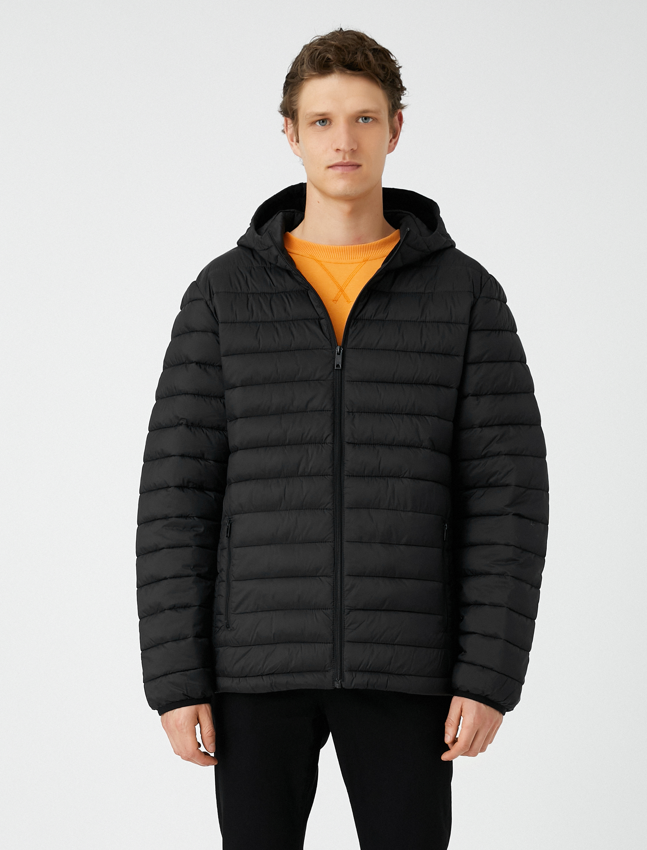   Şişme Mont Mevsimlik Kapşonlu Fermuarlı Cep Detaylı