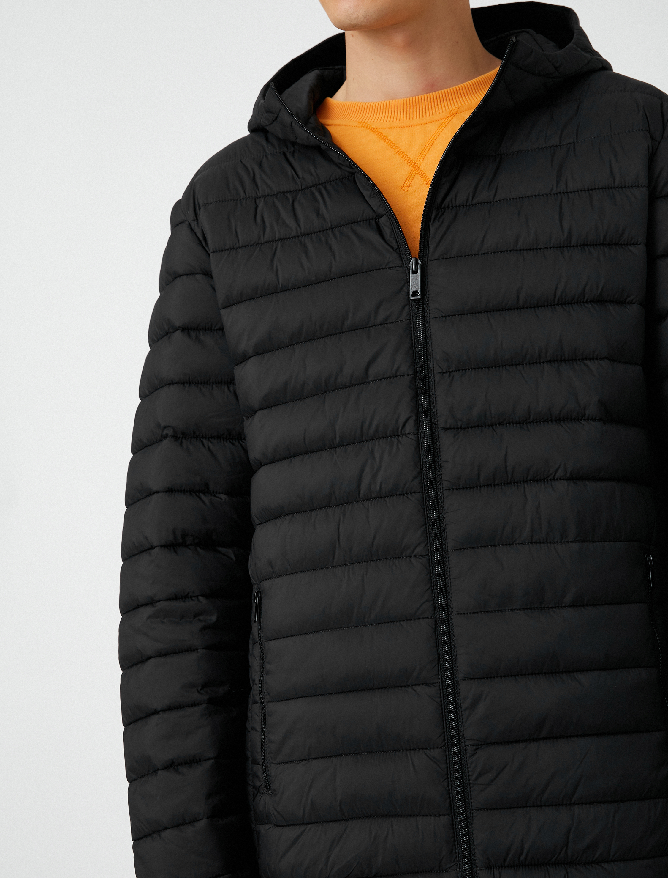   Şişme Mont Mevsimlik Kapşonlu Fermuarlı Cep Detaylı