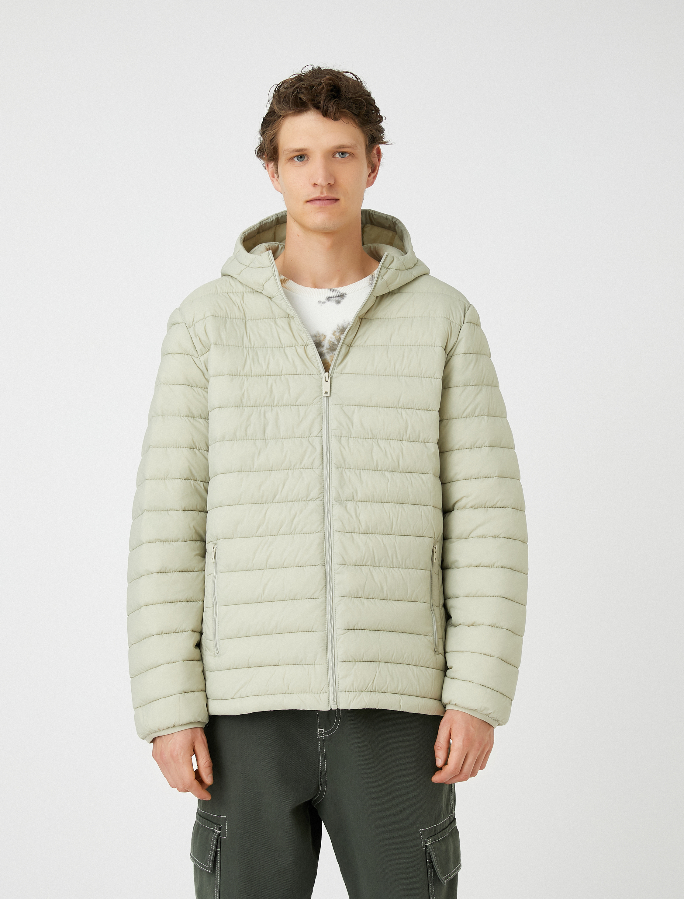   Şişme Mont Mevsimlik Kapşonlu Fermuarlı Cep Detaylı