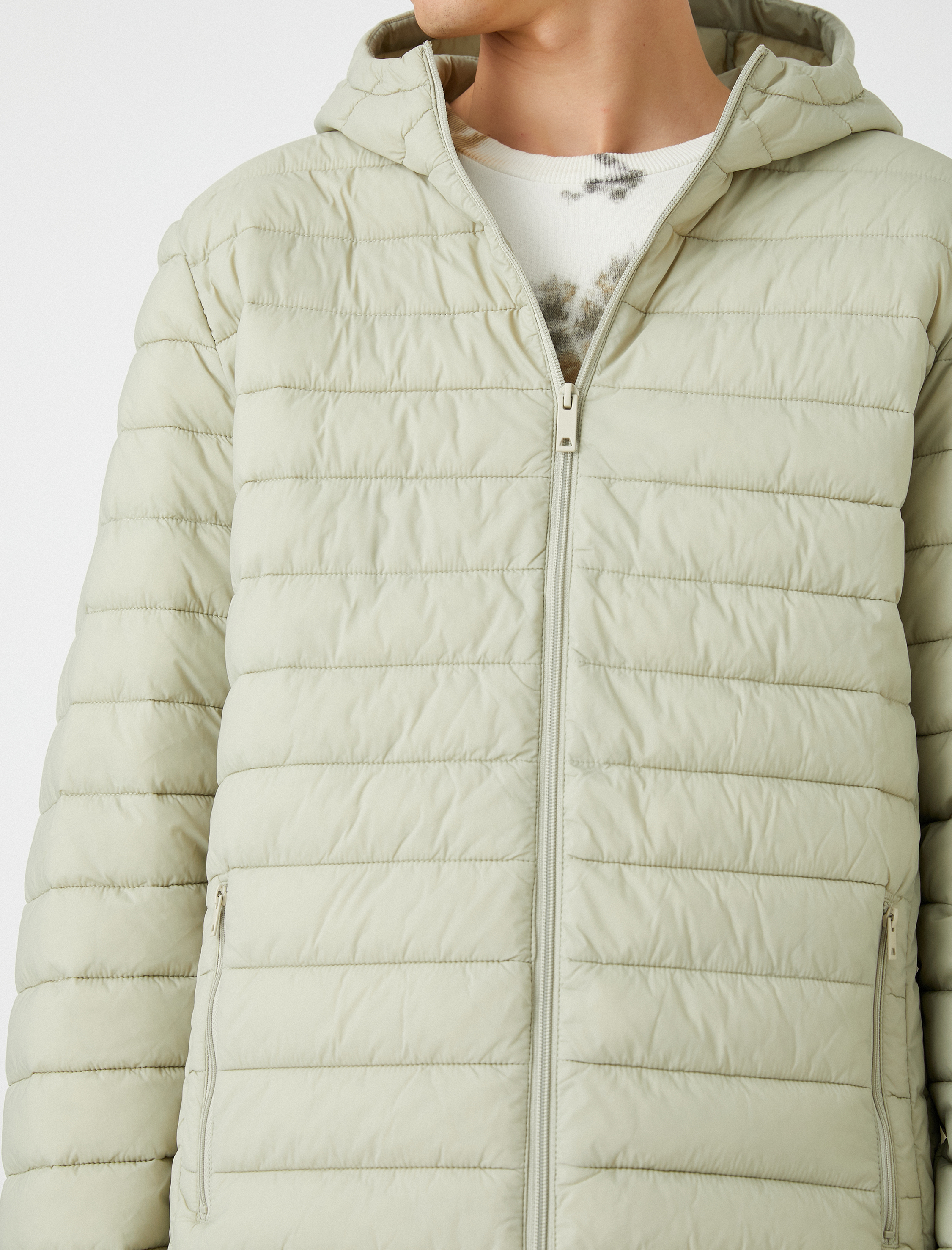   Şişme Mont Mevsimlik Kapşonlu Fermuarlı Cep Detaylı