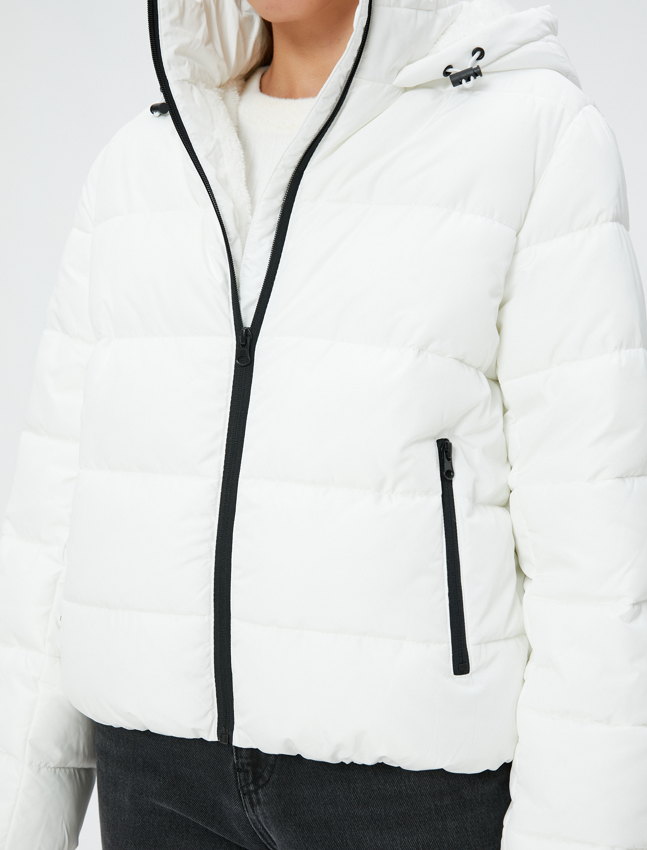   Şişme Mont Kapitone Kapüşonlu Fermuarlı Dik Yaka Cepli