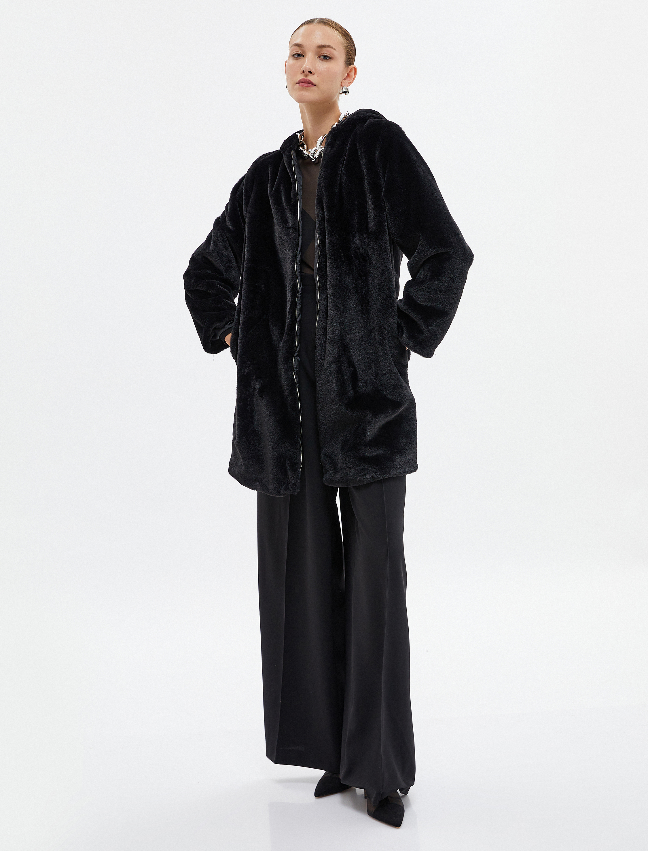   Peluş Uzun Mont Fermuarlı Kapüşonlu Cep Detaylı