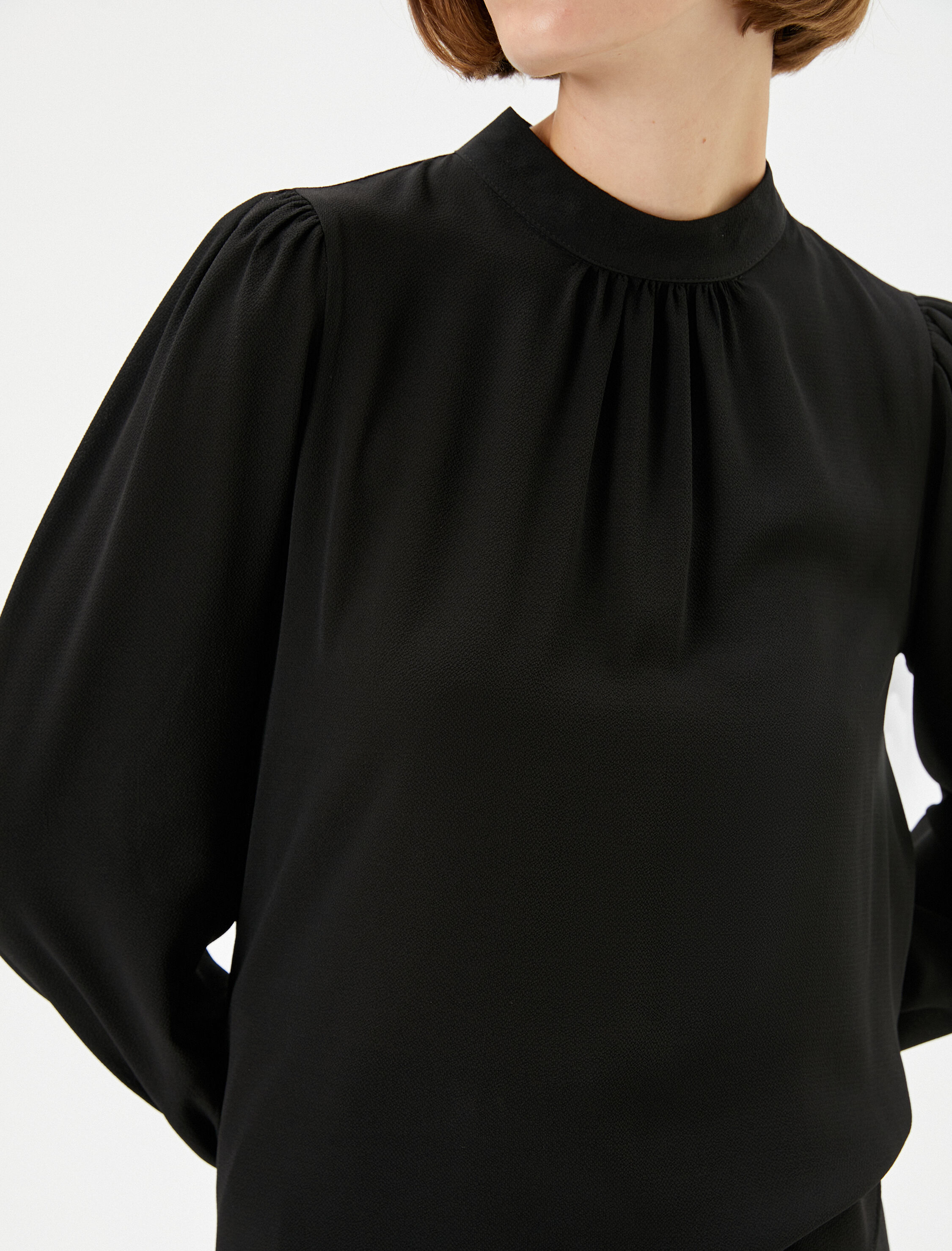   Balon Kollu Bluz Dik Yaka Drapeli