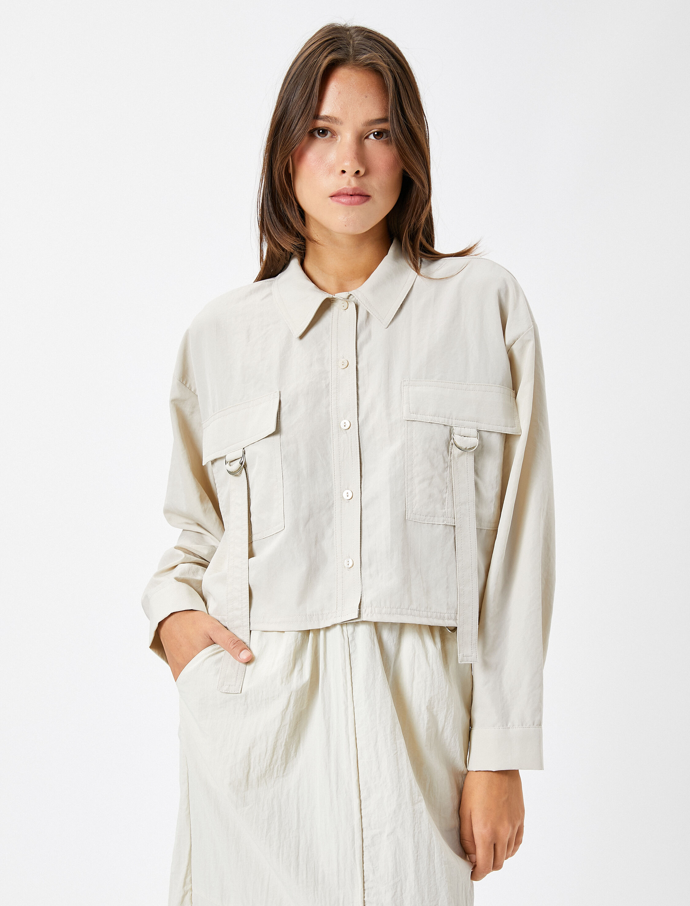   Crop Gömlek Kargo Cepli Düğmeli Metal Aksesuarlı