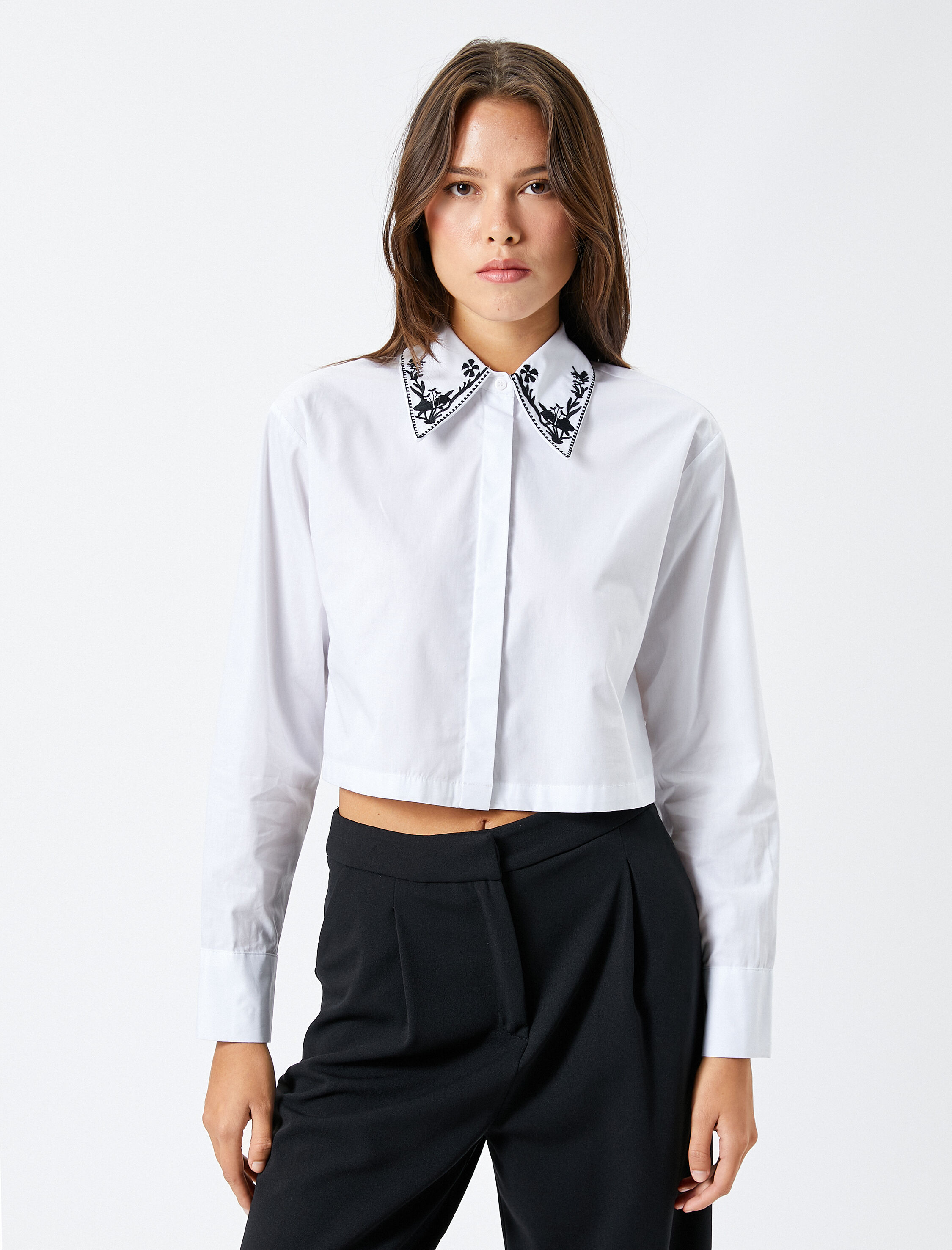   Crop Gömlek Nakış Detaylı Yaka Düğmeli Uzun Kollu