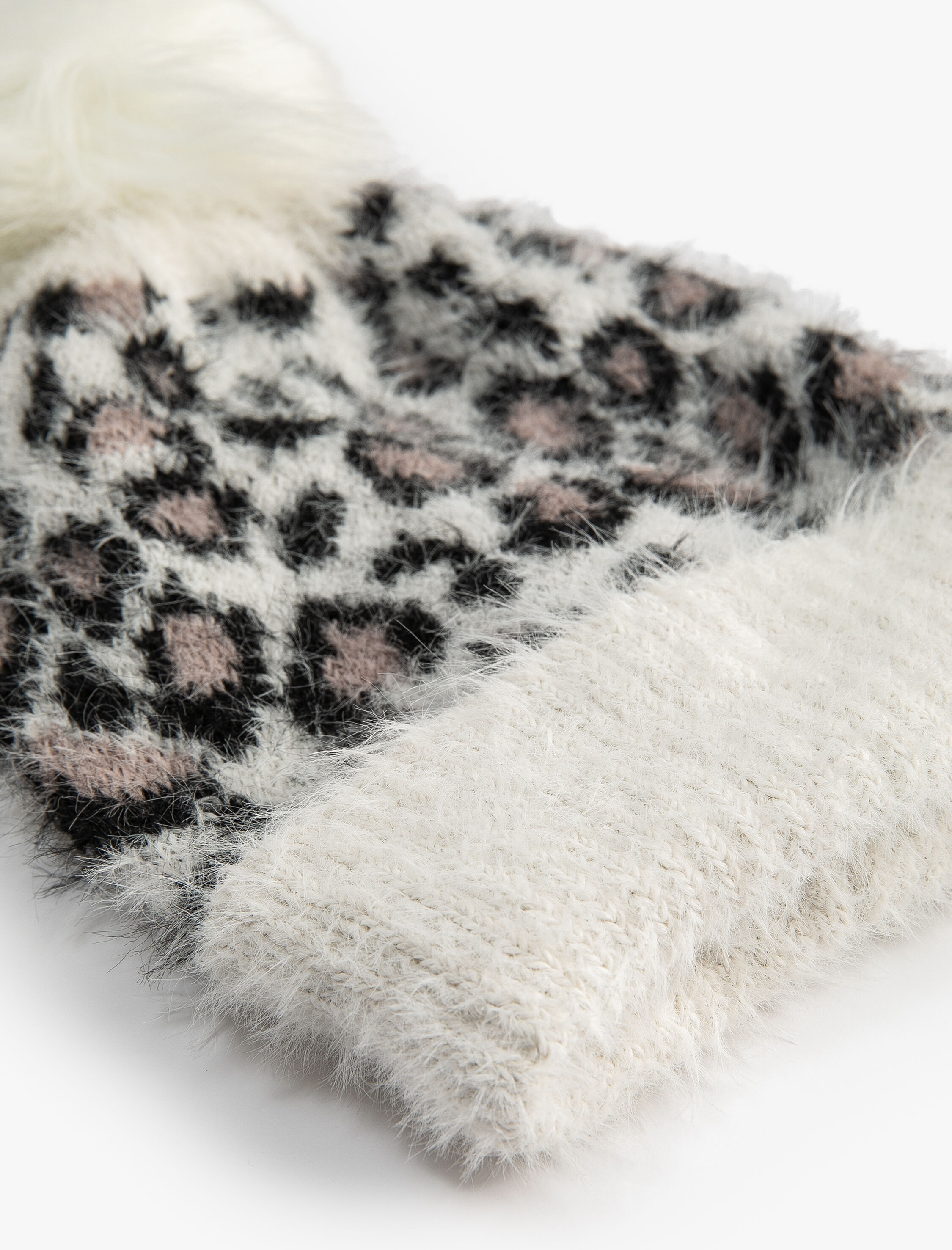  Kadın Peluş Bere Ponponlu Leopar Desenli