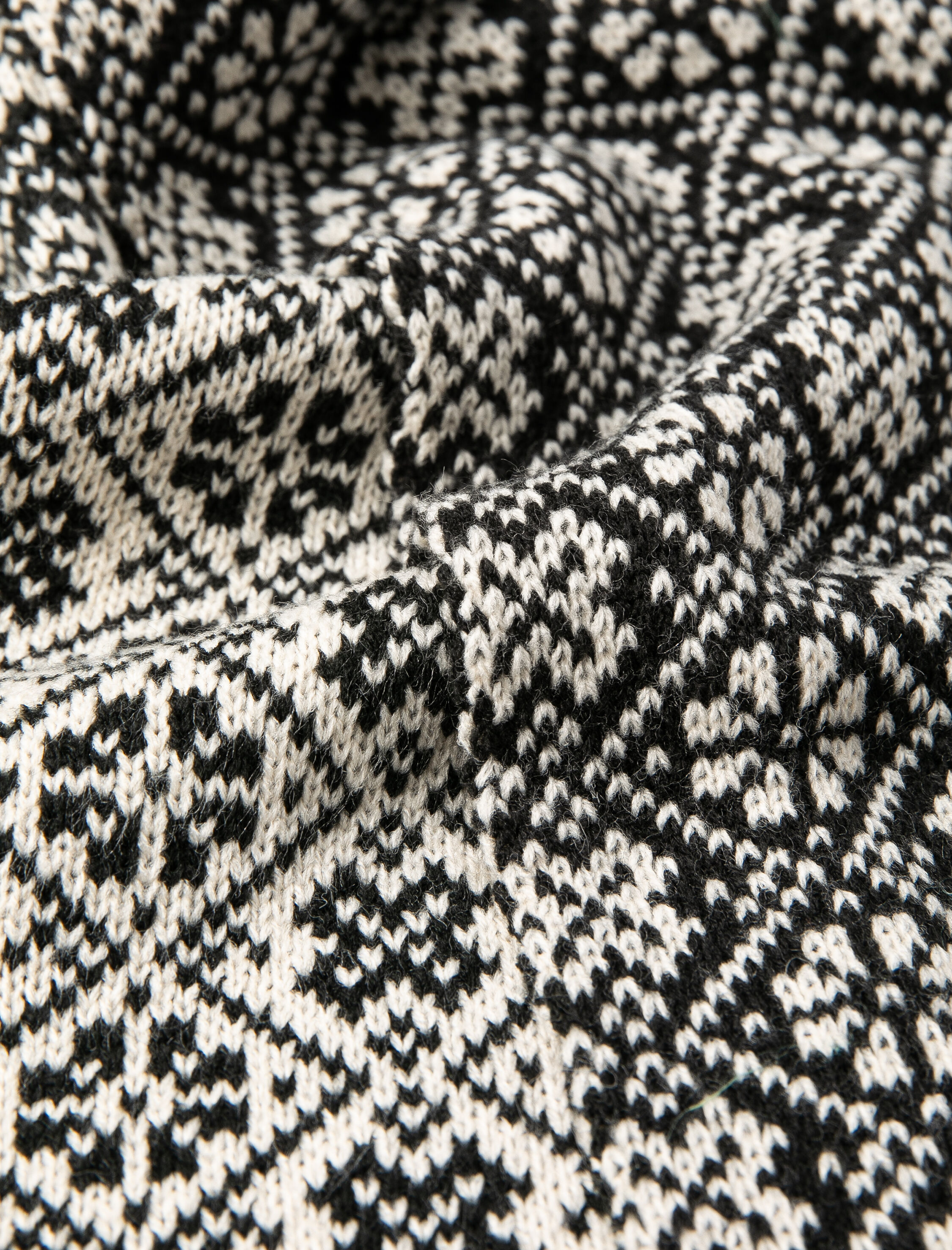  Kadın Triko Çiçekli Atkı