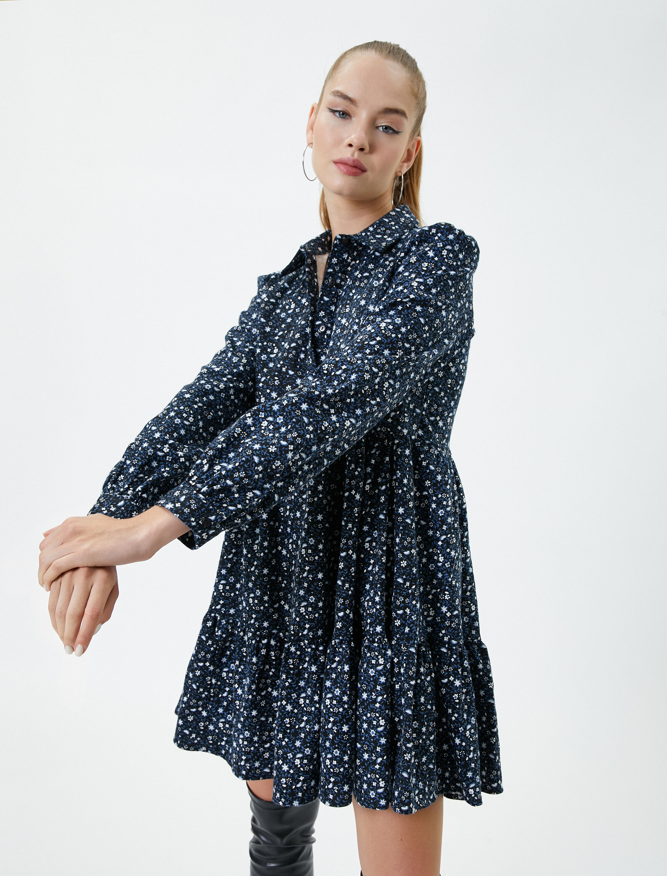   Uzun Kollu Çiçekli Elbise Gömlek Yaka Rahat Kesim  Yumuşak Dokulu Katlı