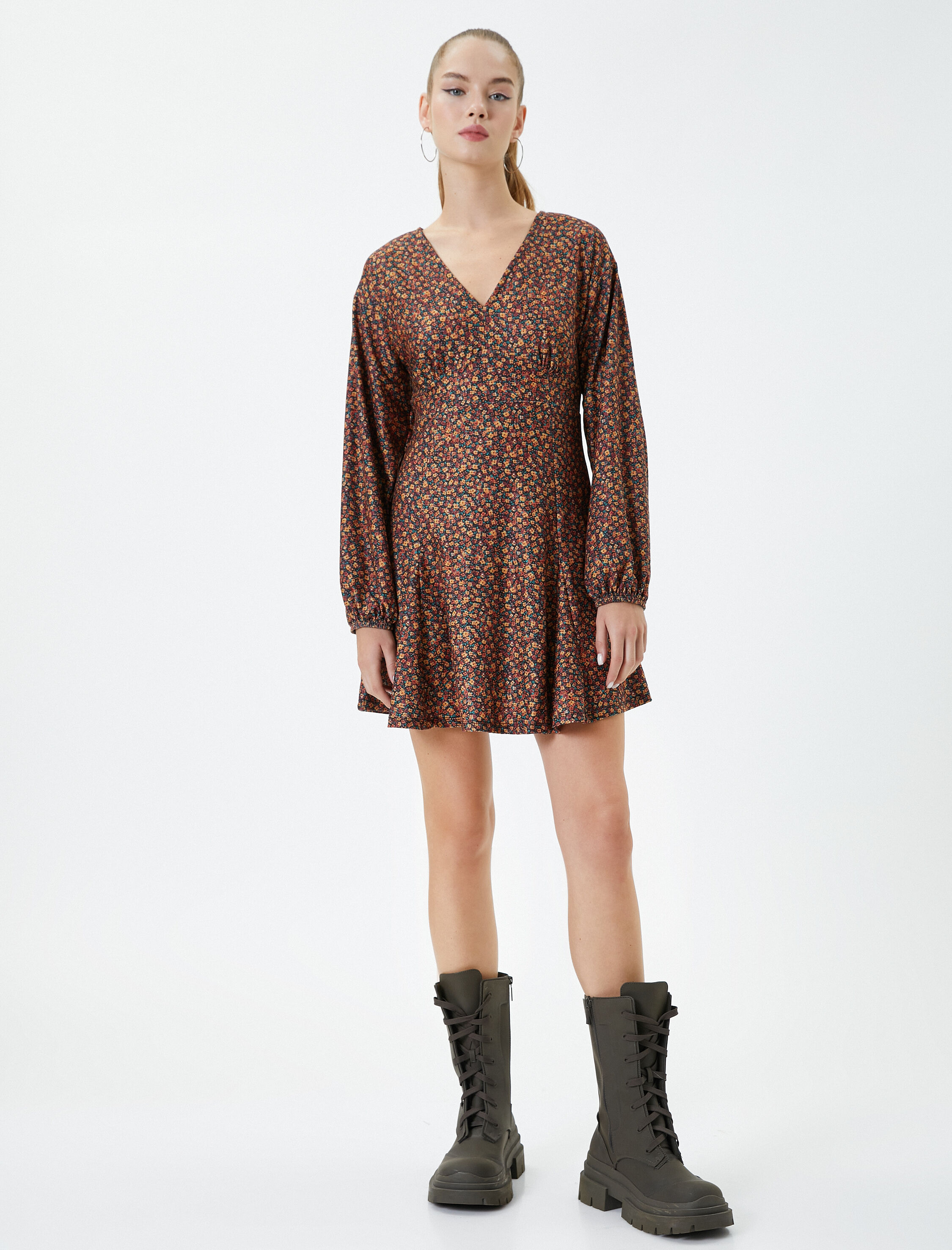   Çiçekli Mini Elbise Uzun Kollu Manşetleri Lastikli V Yaka Rahat Kalıp A Kesim