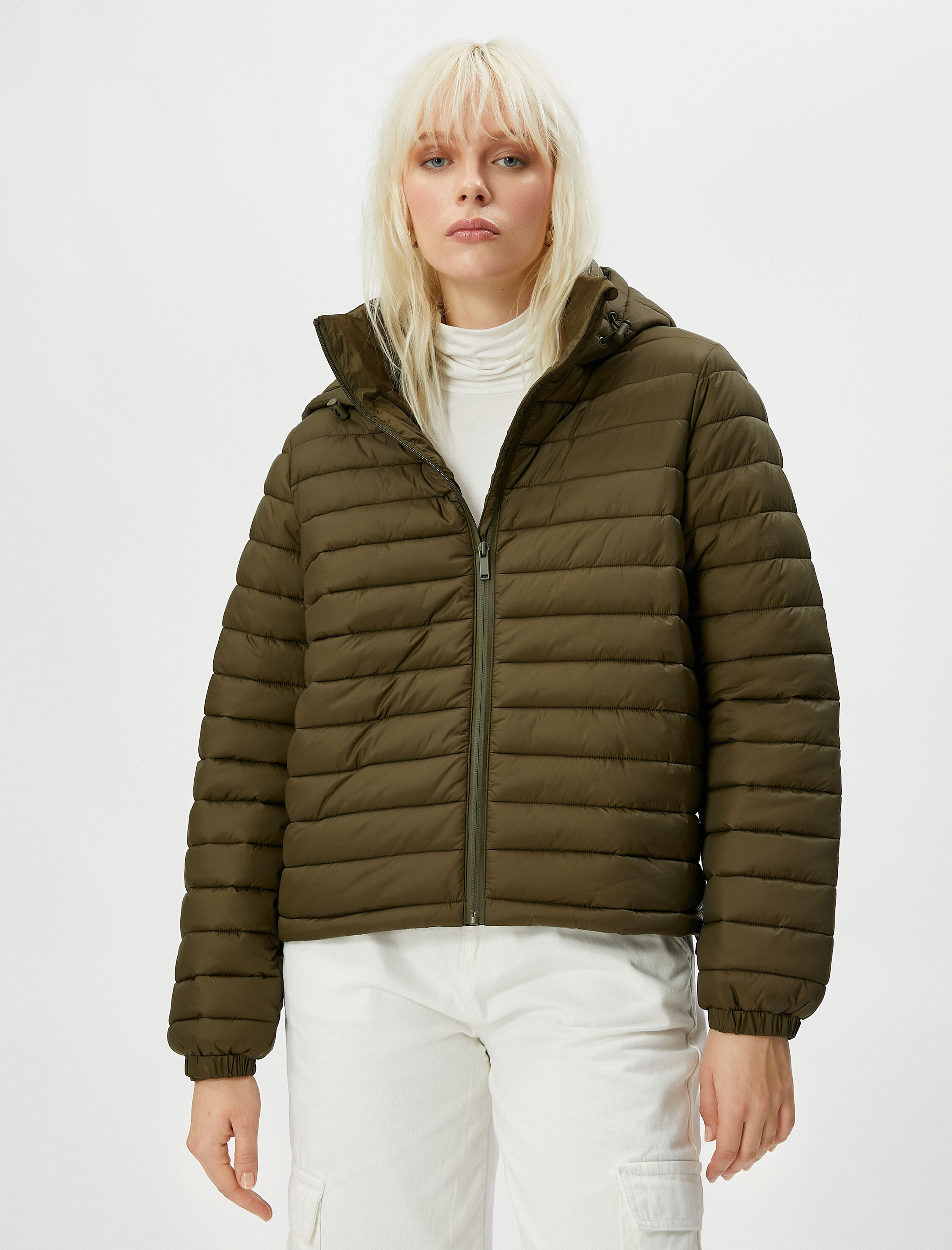   Kısa Şişme Mont Kapüşonlu Fermuarlı Kolları Lastikli