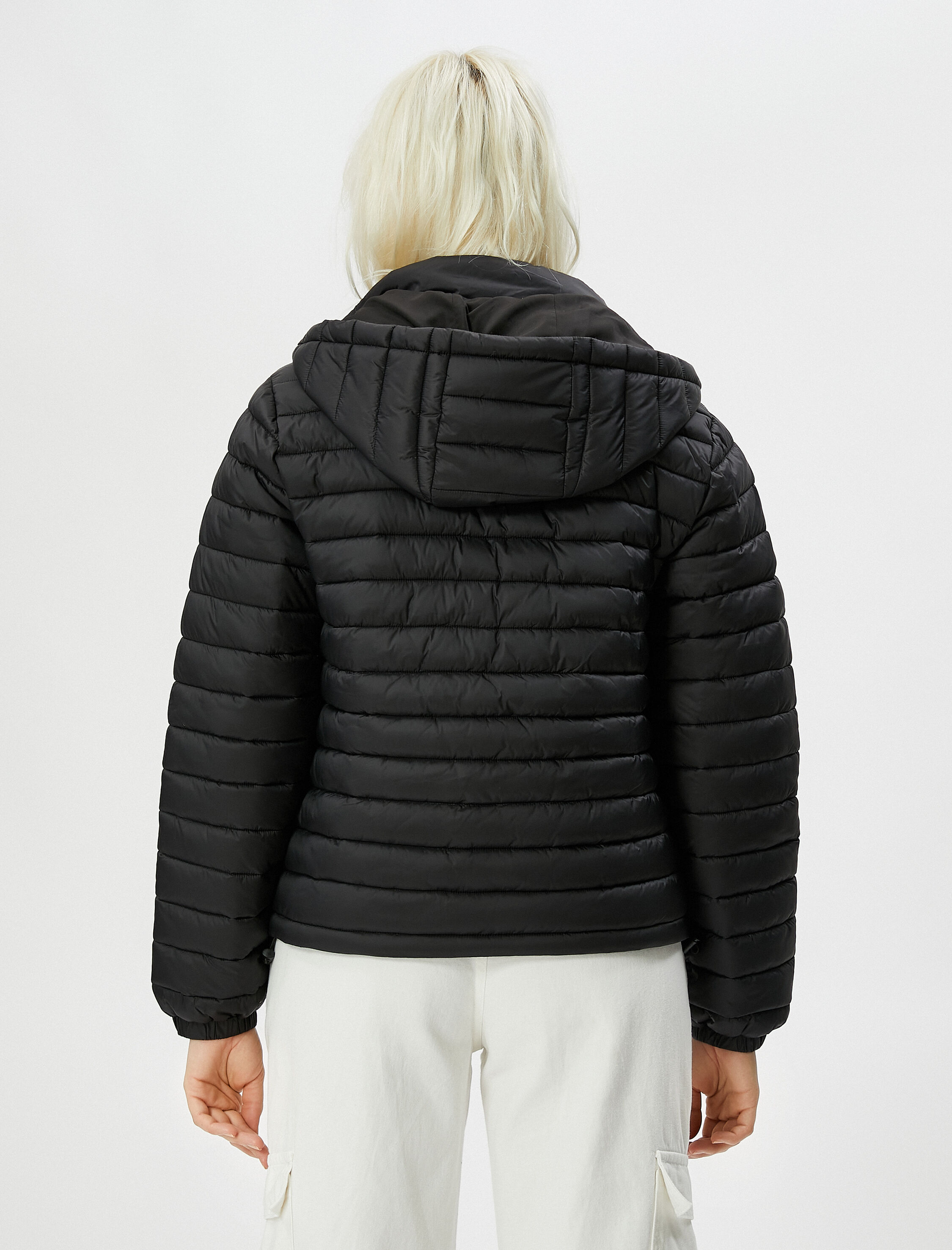   Kısa Şişme Mont Kapüşonlu Fermuarlı Kolları Lastikli