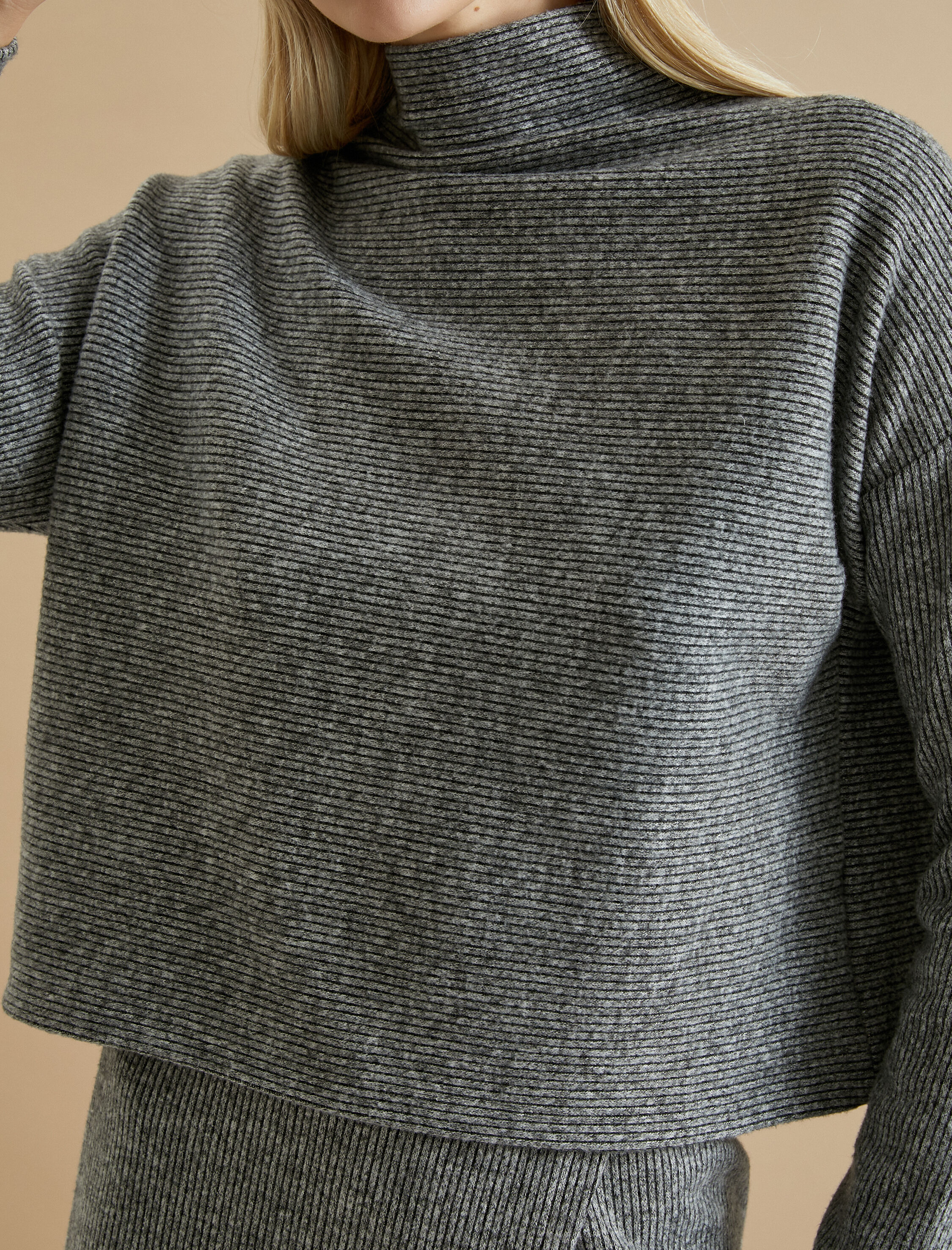   Koton X Şahika Ercümen - Dik Yaka Uzun Kollu Tişört