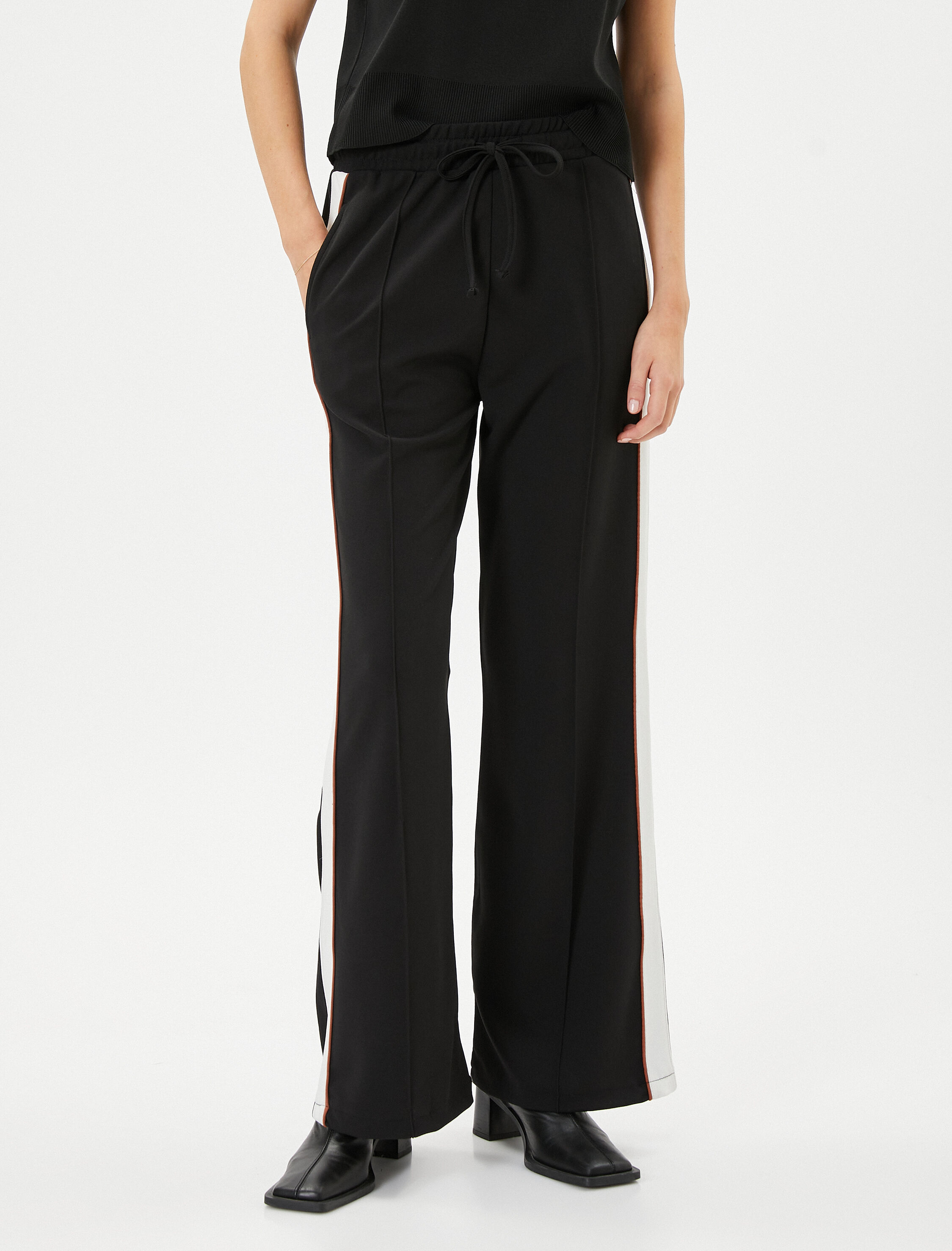   Beli Bağcıklı Pantolon Şerit Detaylı Cepli