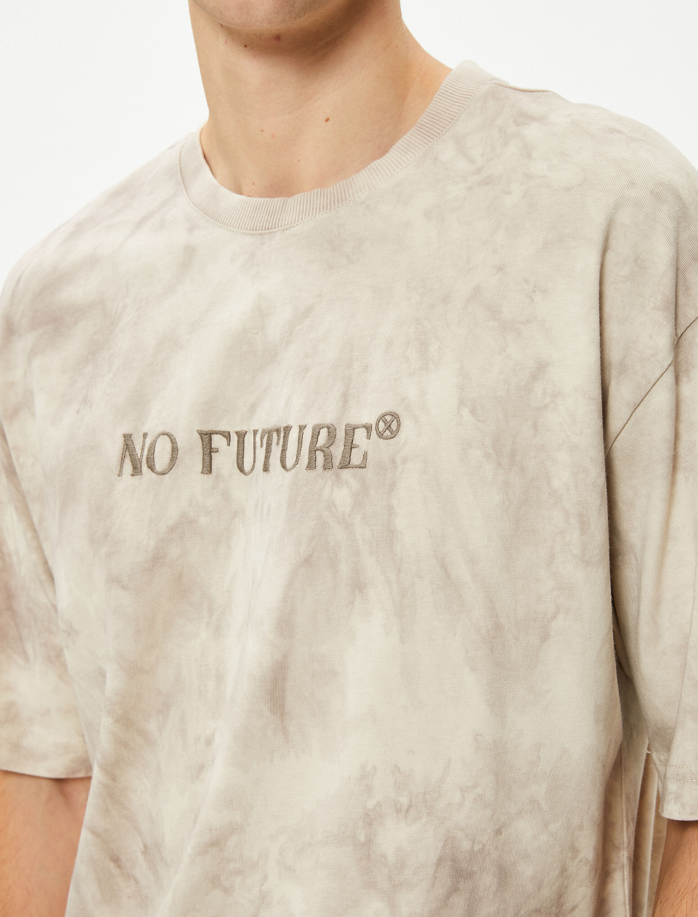   Oversize Tişört Batik Görünümlü Slogan İşlemeli Bisiklet Yaka