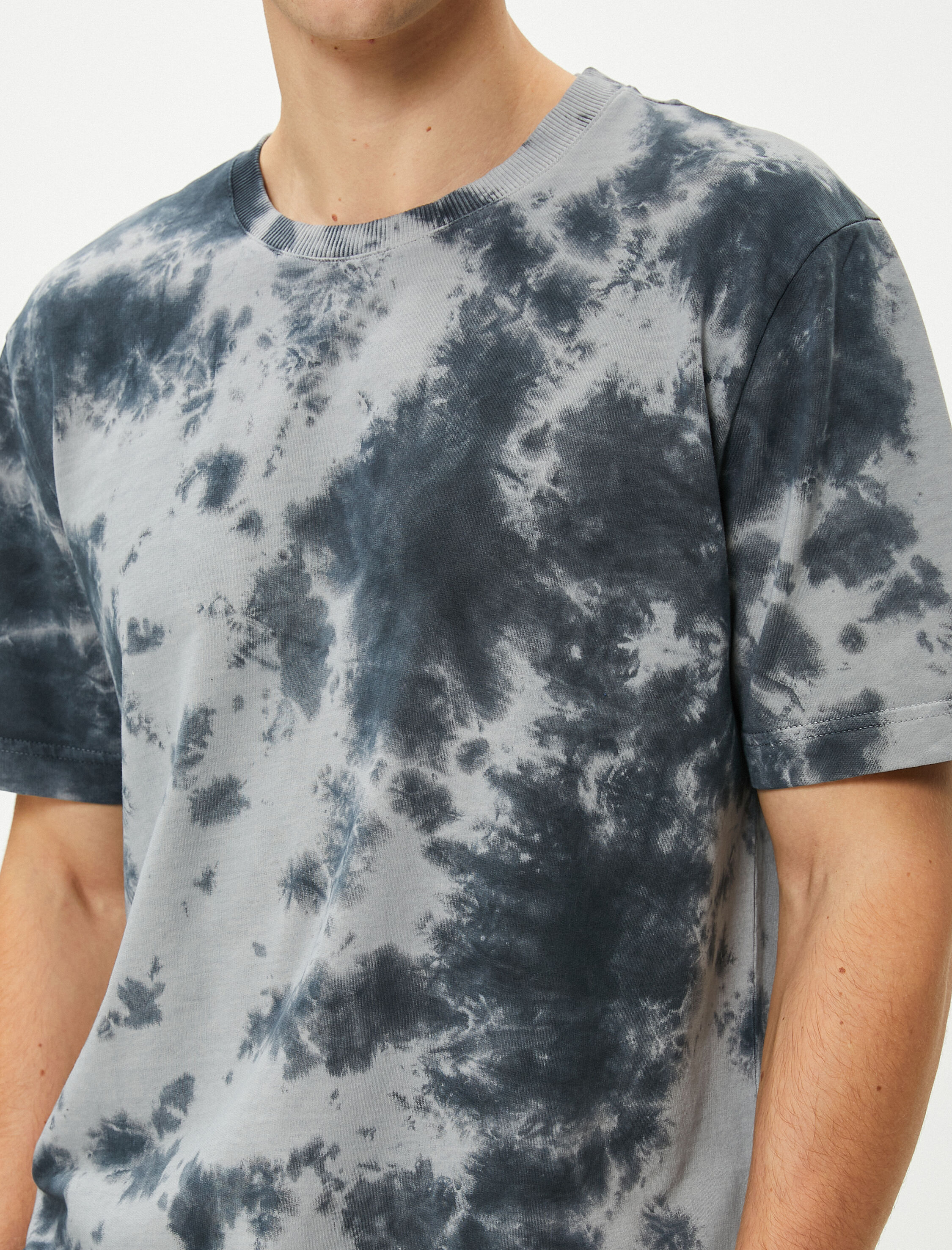   Bisiklet Yaka Tişört Batik Görünümlü Kısa Kollu Pamuklu