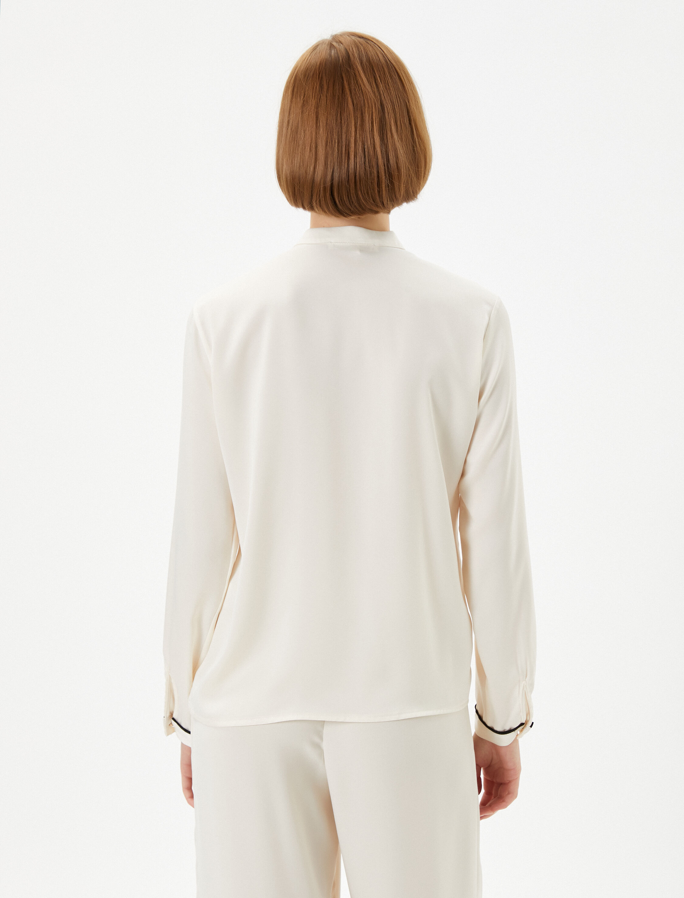   Hakim Yaka Gömlek Uzun Kollu Düğmeli Roba Detaylı