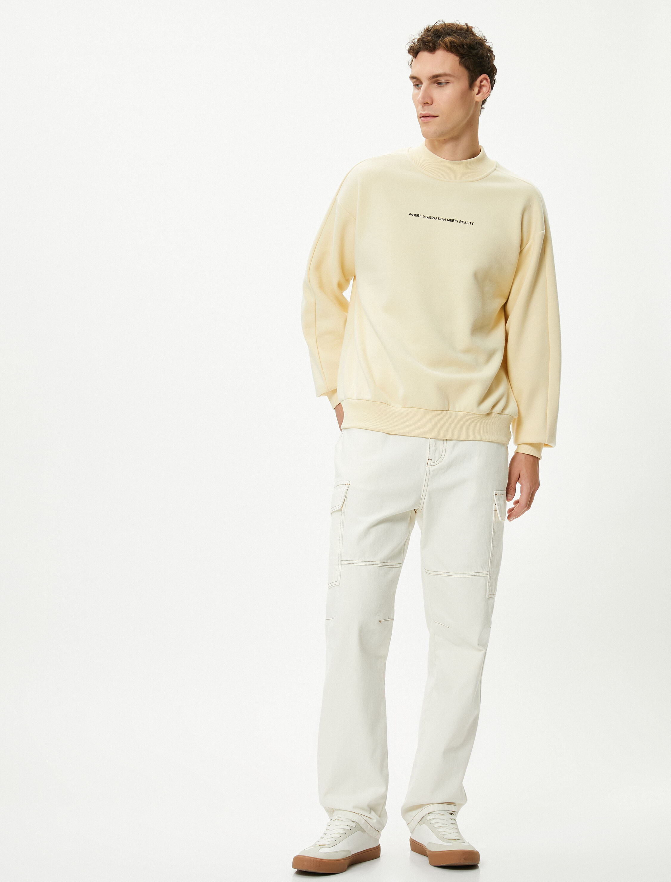   Dik Yaka Sweat Slogan İşlemeli Uzun Kollu Şardonlu