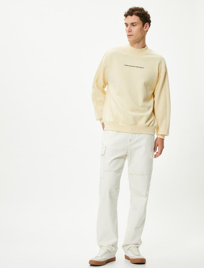  Dik Yaka Sweat Slogan İşlemeli Uzun Kollu Şardonlu