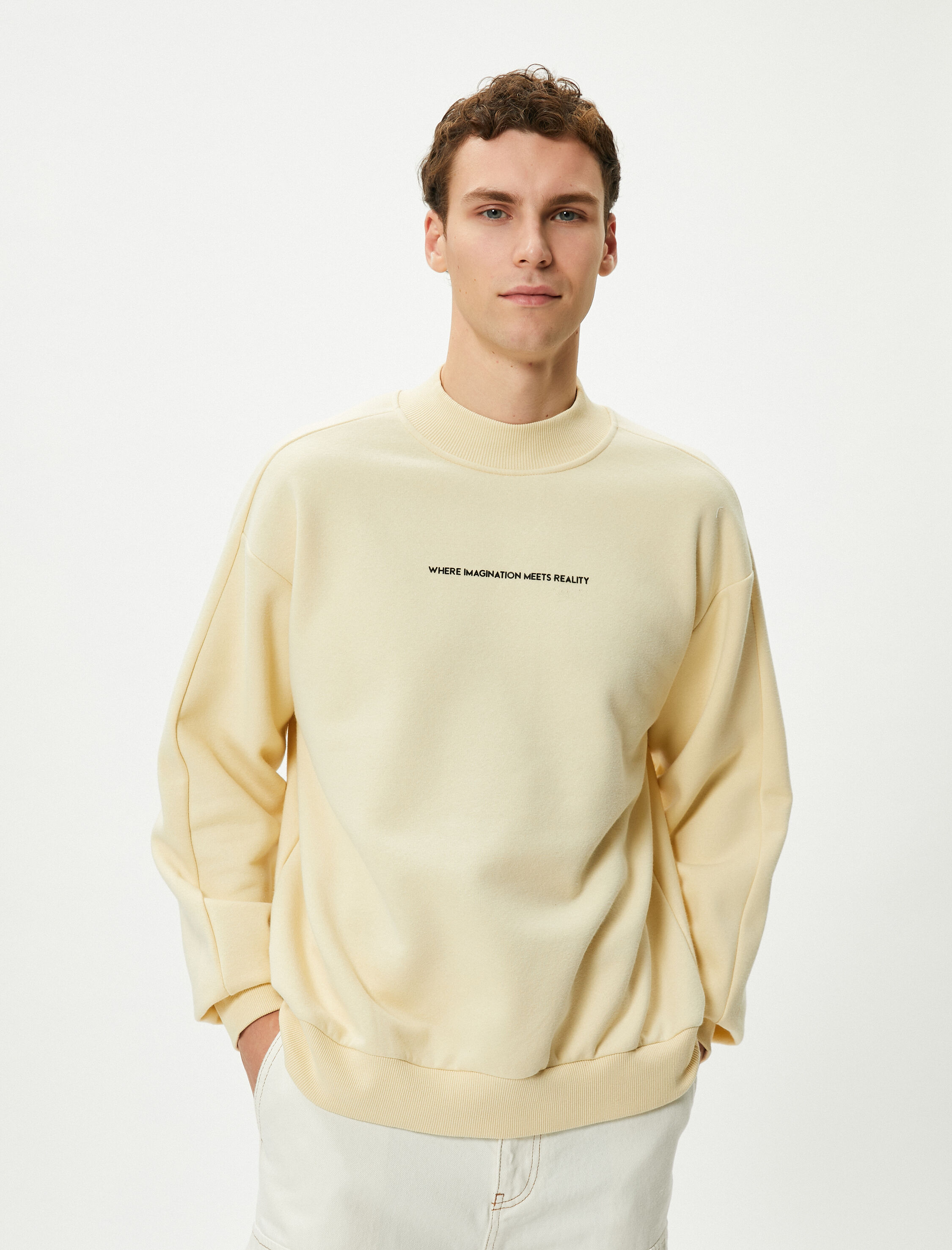   Dik Yaka Sweat Slogan İşlemeli Uzun Kollu Şardonlu