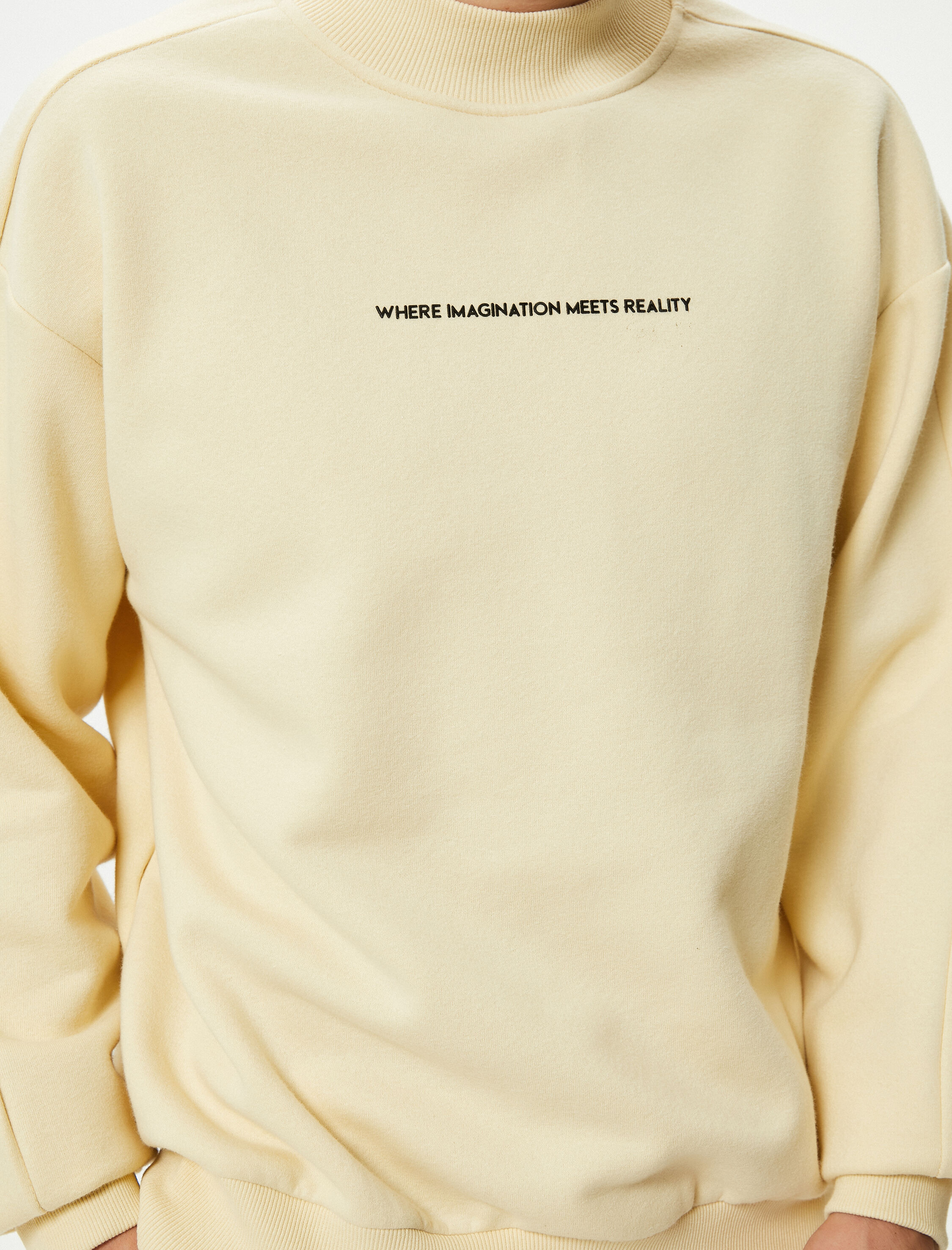   Dik Yaka Sweat Slogan İşlemeli Uzun Kollu Şardonlu