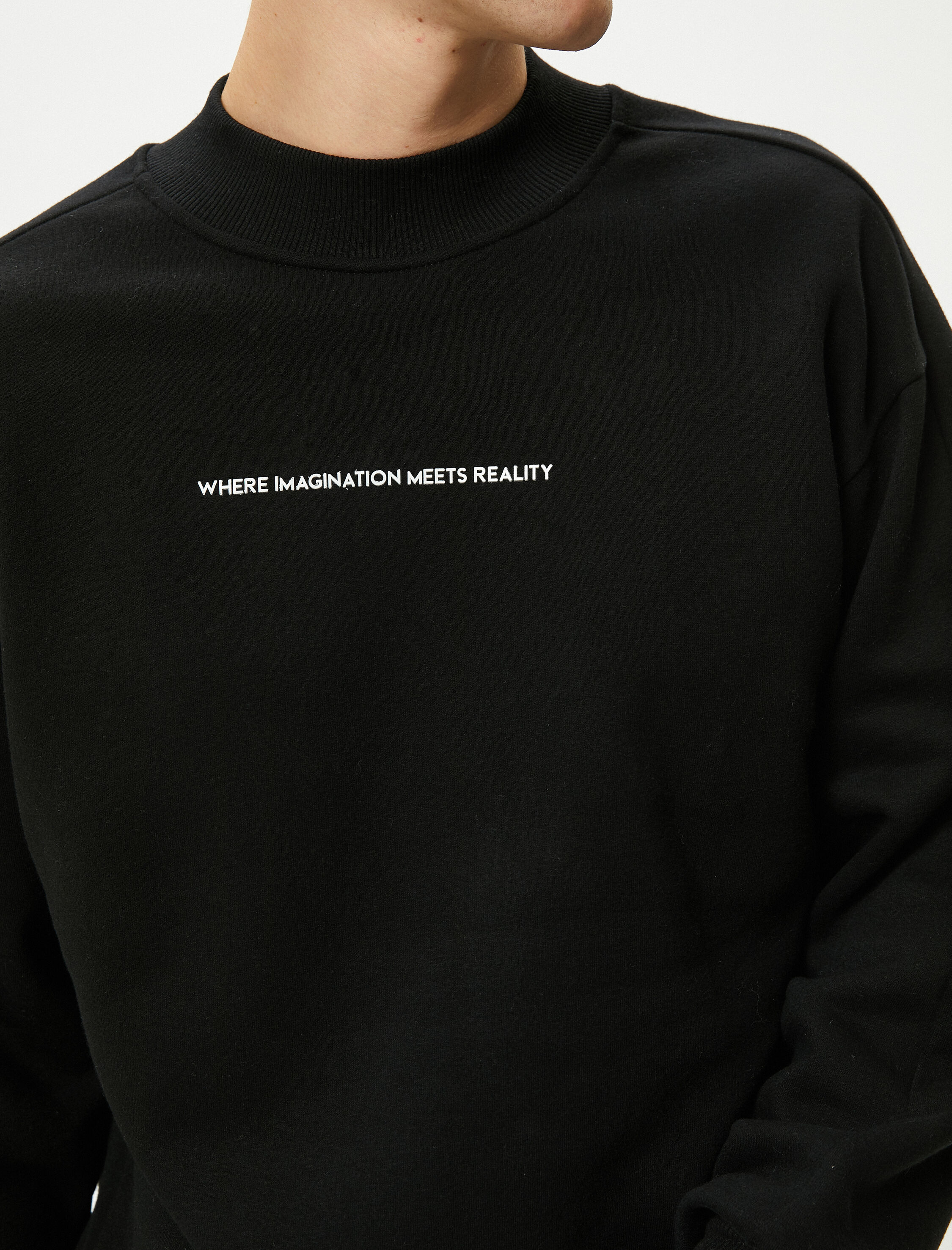   Dik Yaka Sweat Slogan İşlemeli Uzun Kollu Şardonlu