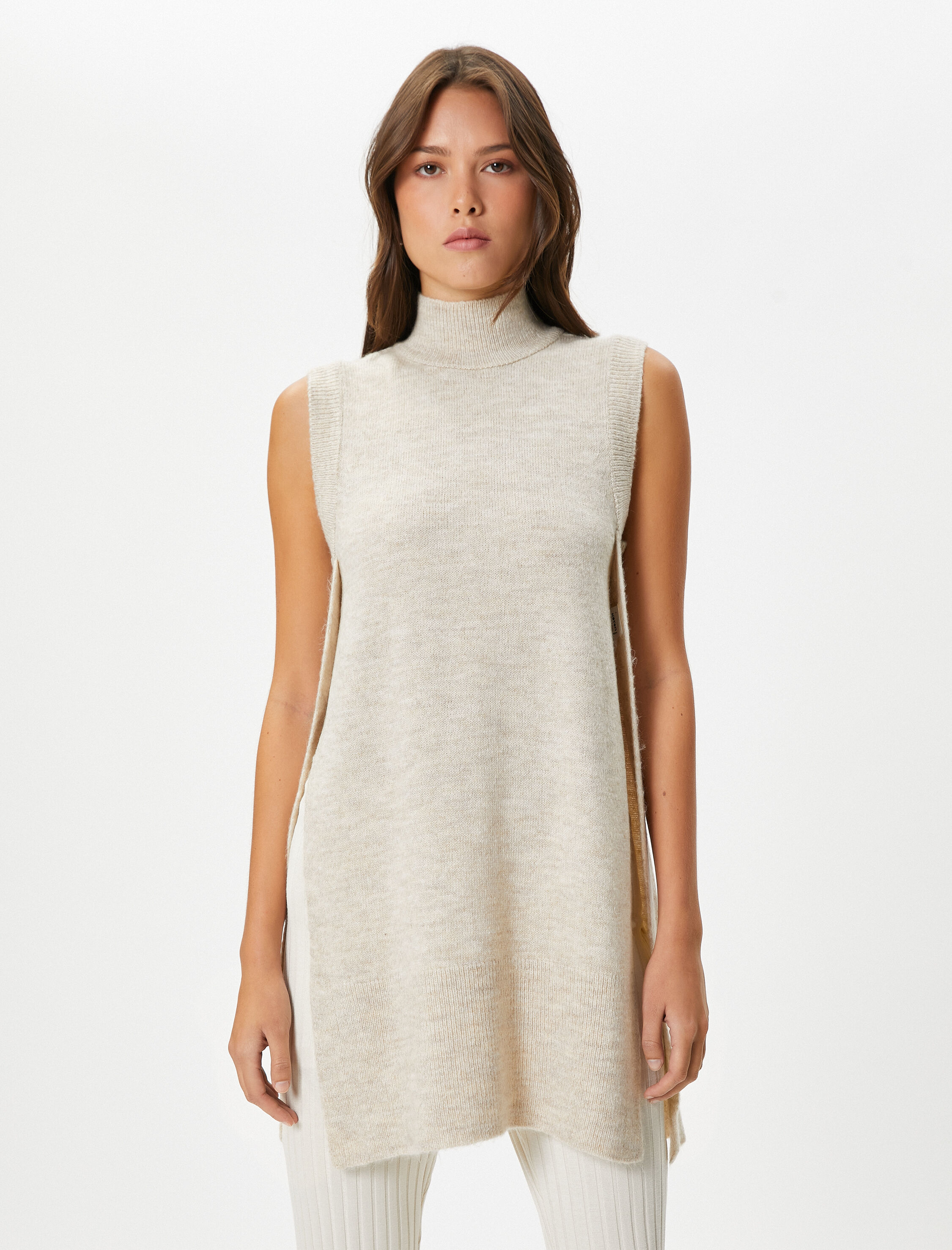   Triko Yelek Balıkçı Yaka Yanları Yırtmaç Detaylı