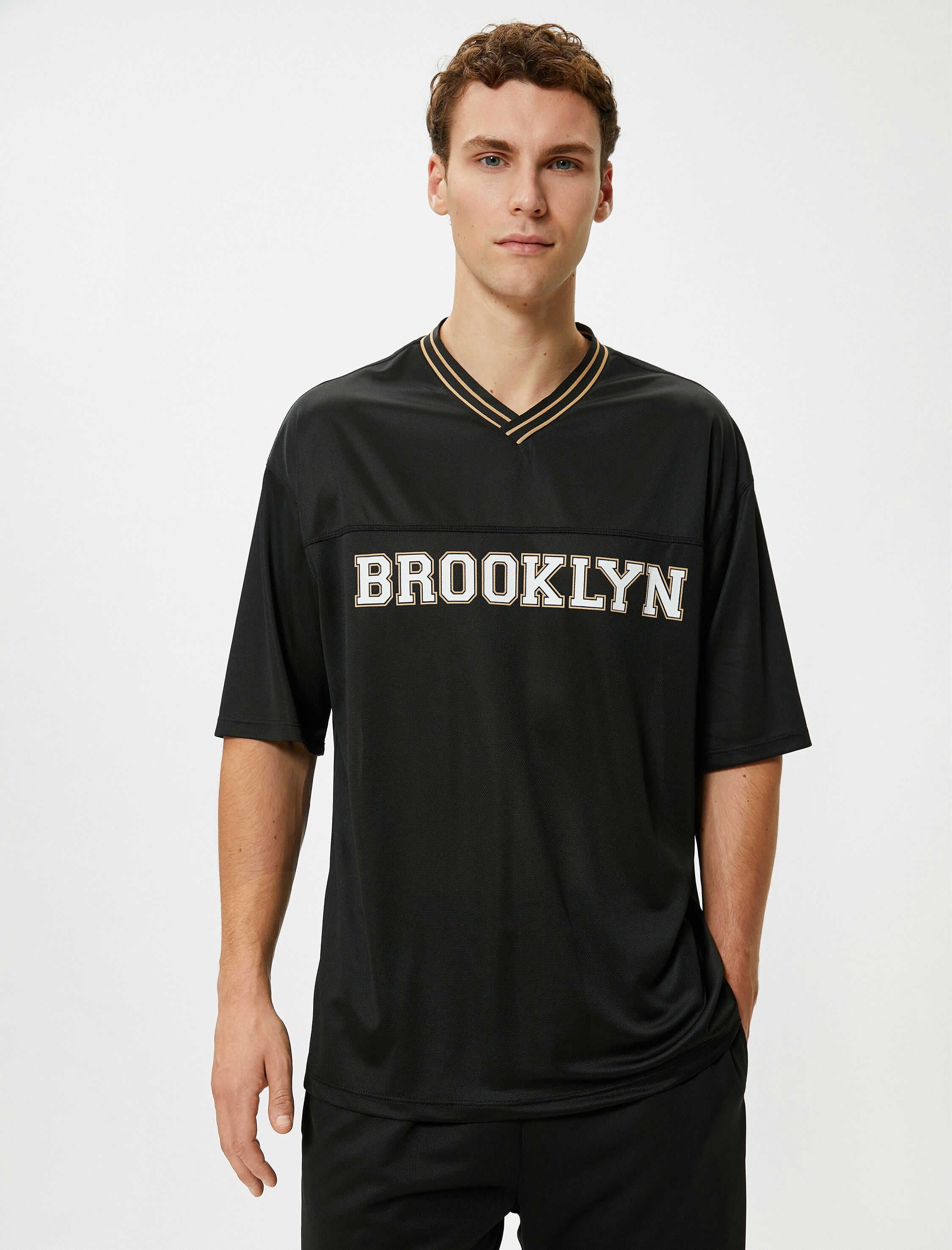   Spor Tişört V Yaka Kolej Baskılı Kısa Kollu