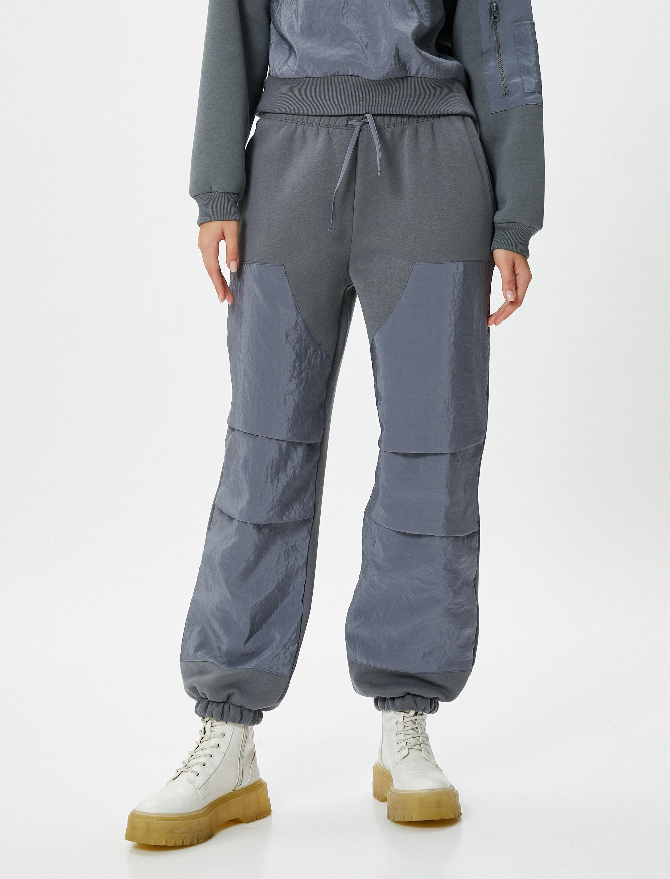   Jogger Eşofman Altı Paraşüt Kumaş Detaylı Rahat Kalıp Şardonlu Beli Bağlamalı Cepli