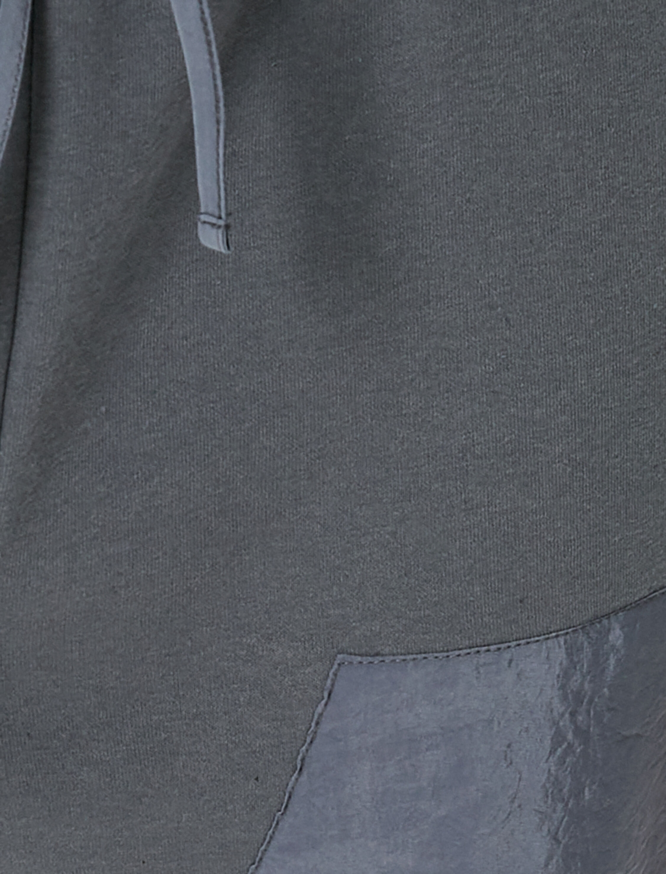   Jogger Eşofman Altı Paraşüt Kumaş Detaylı Rahat Kalıp Şardonlu Beli Bağlamalı Cepli