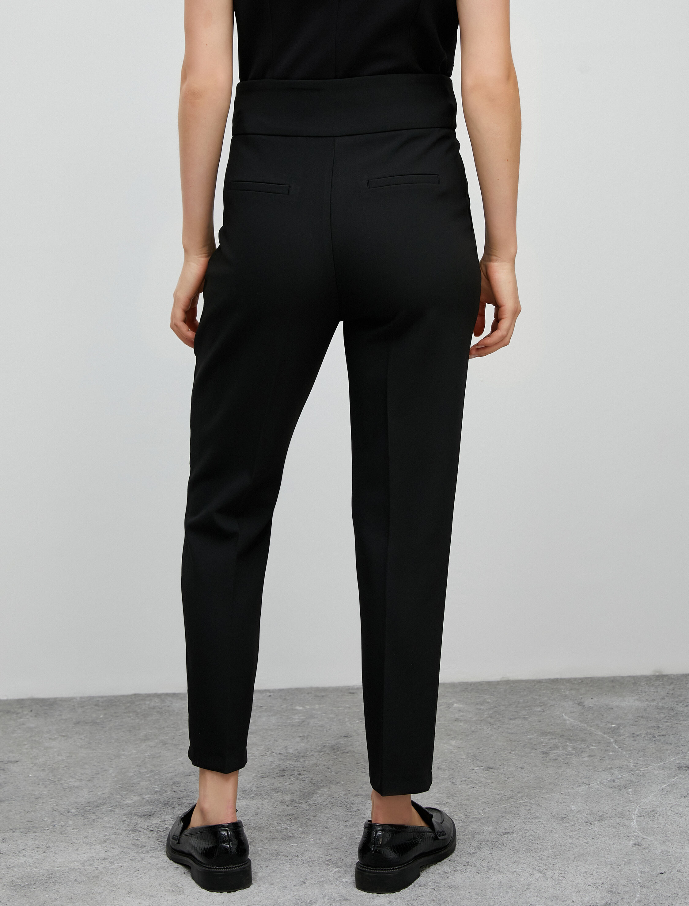   Kumaş Pantolon Dar Paça Yüksek Bel Zincir Aksesuarlı