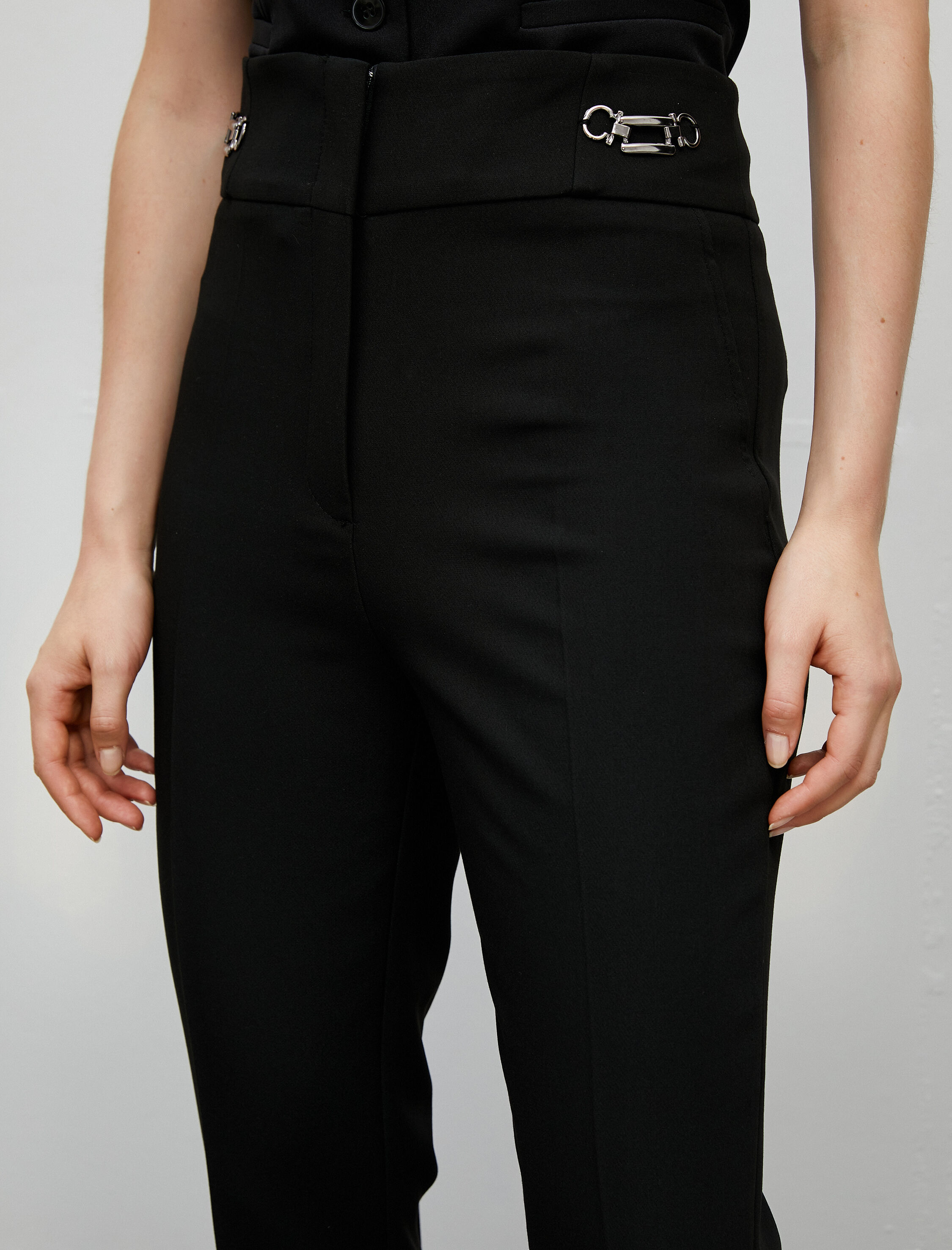   Kumaş Pantolon Dar Paça Yüksek Bel Zincir Aksesuarlı