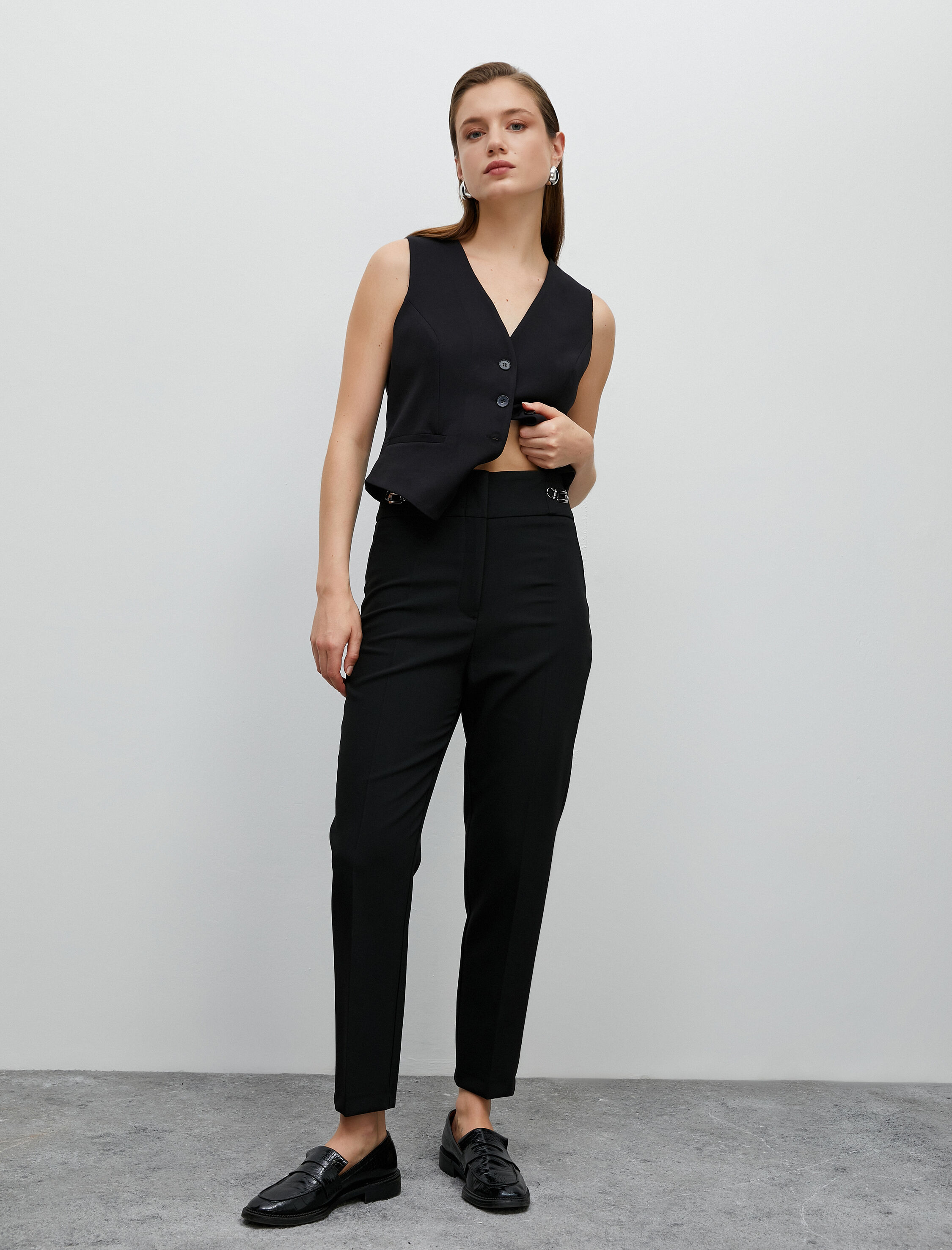   Kumaş Pantolon Dar Paça Yüksek Bel Zincir Aksesuarlı