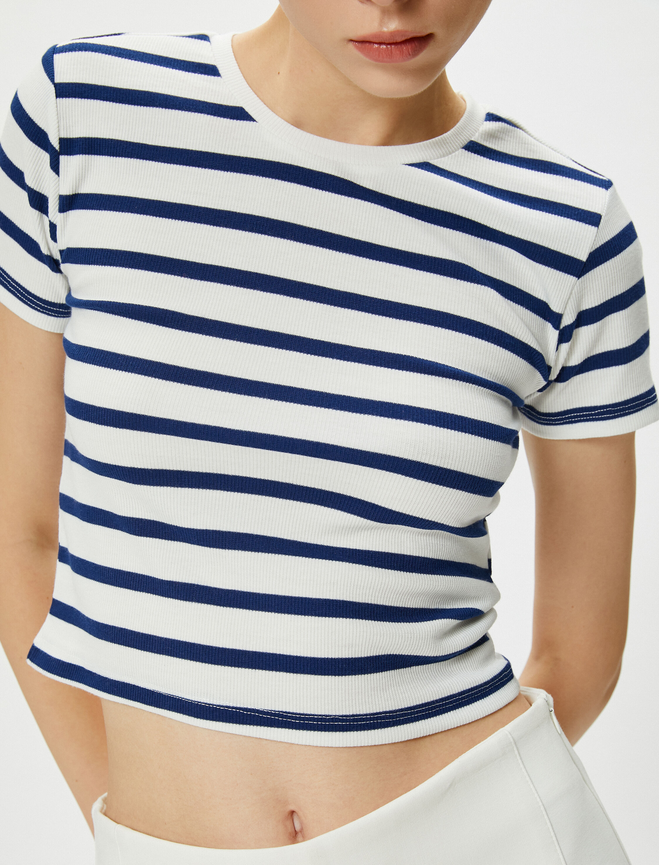   Crop Tişört Kısa Kollu Bisiklet Yaka Viskon Kumaş Karışımlı