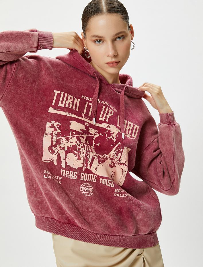  Kapşonlu Sweatshirt Soluk Efektli Baskılı Şardonlu Pamuklu