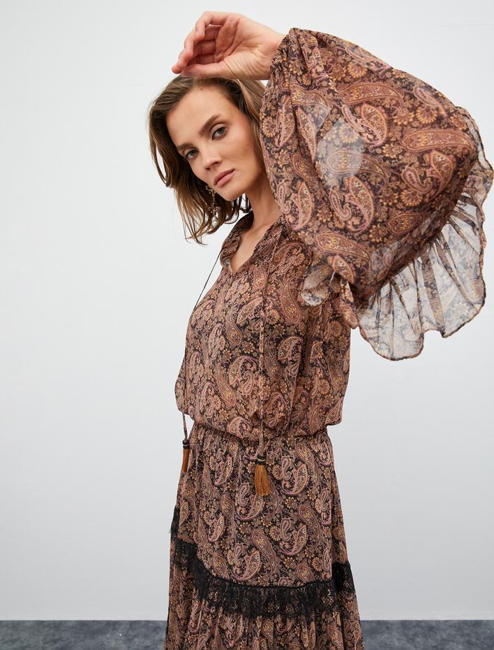  Melis Ağazat X Koton - Püsküllü Balon Kollu Etnik Şifon Bluz