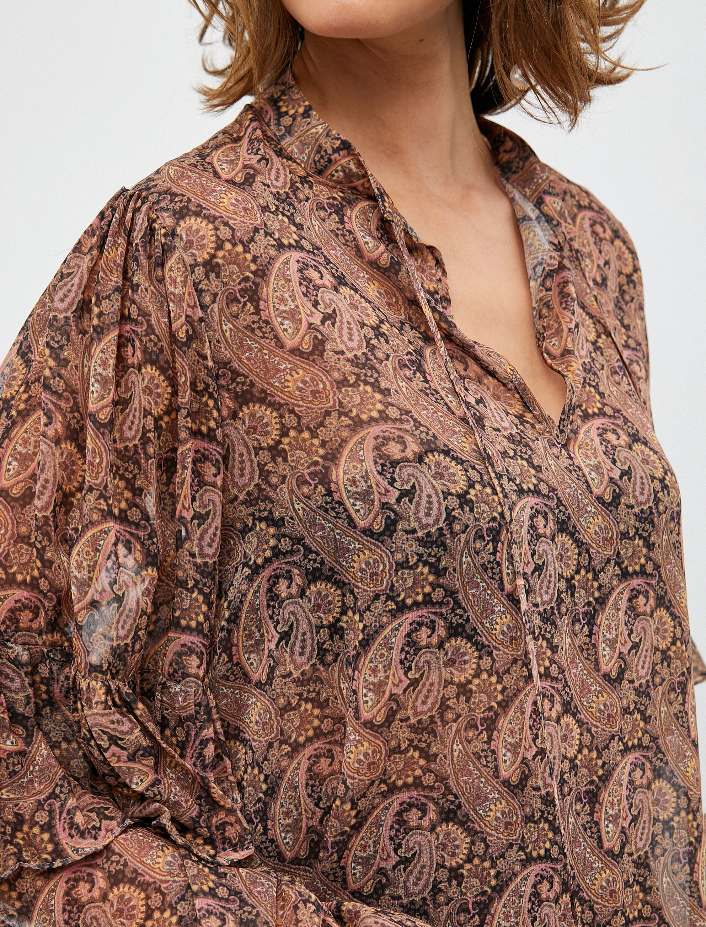   Melis Ağazat X Koton - Püsküllü Balon Kollu Etnik Şifon Bluz