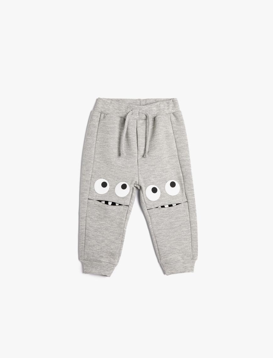  Erkek Bebek Jogger Eşofman Altı Beli Bağlamalı Canavar Baskılı Aplike Detaylı Şardonlu