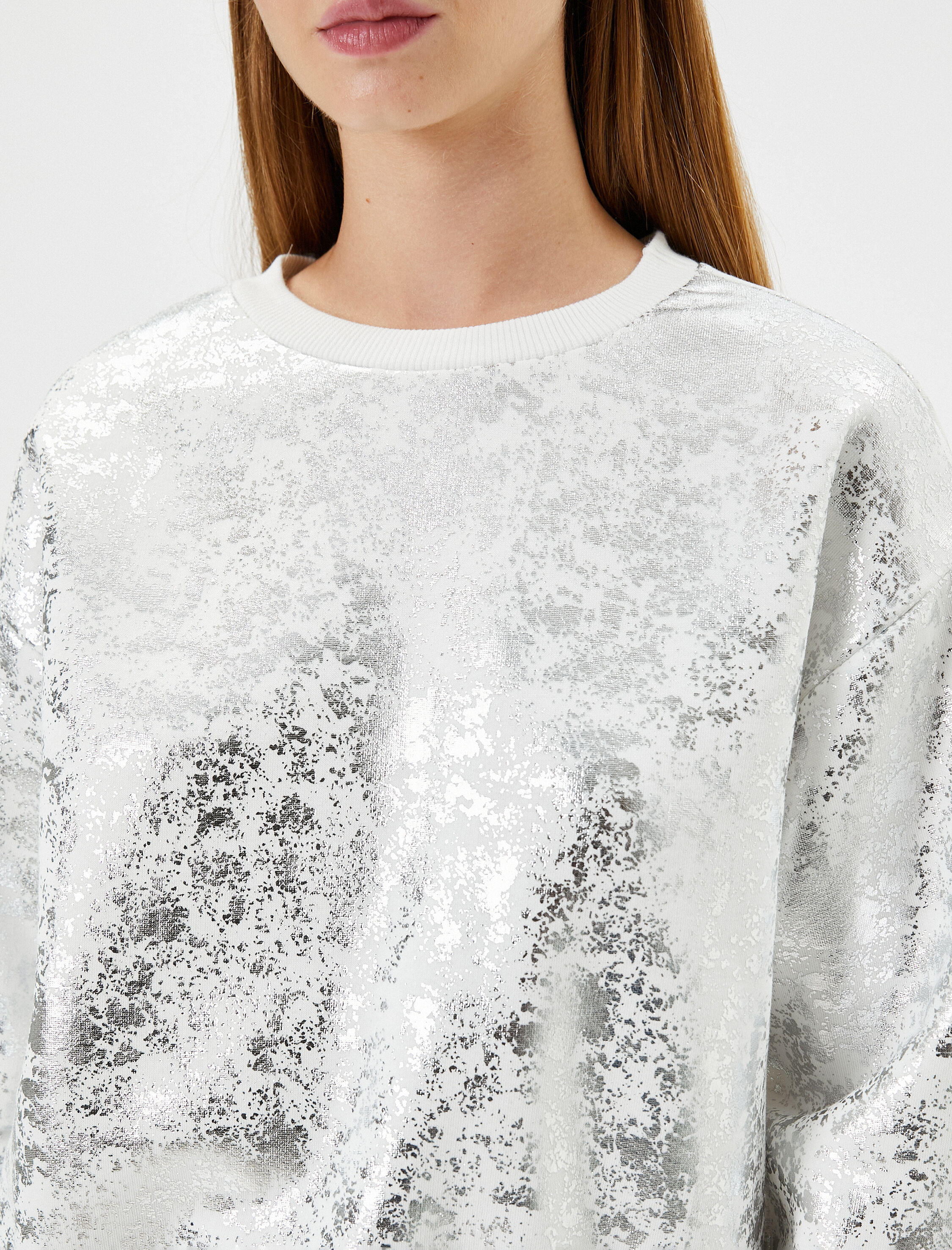   Parlak Varaklı Sweatshirt Uzun Kollu Bisiklet Yaka Rahat Kalıp