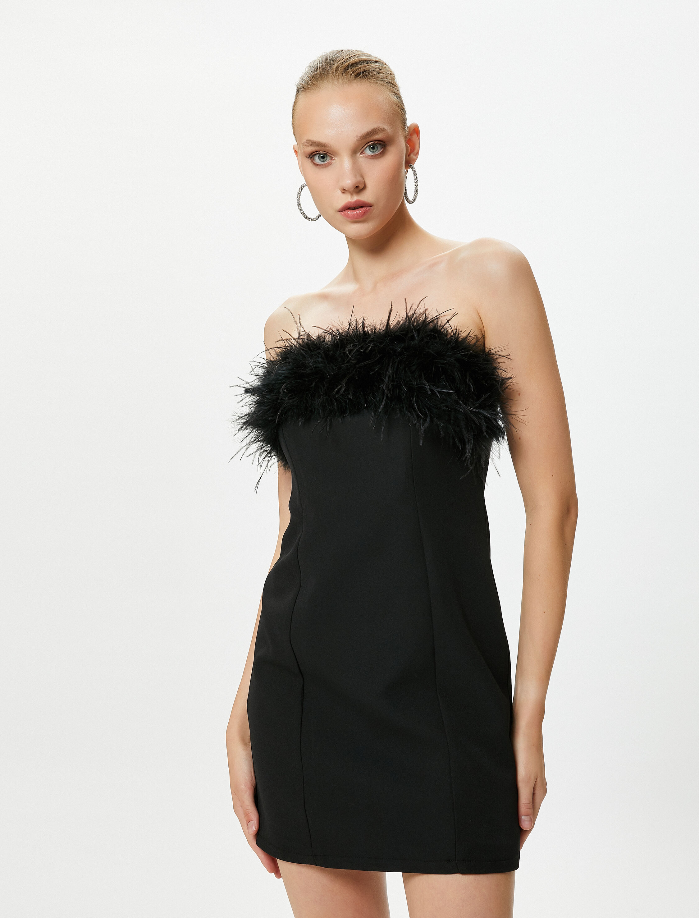   Tüylü Straplez Mini Elbise Vücuda Oturan Kalıp