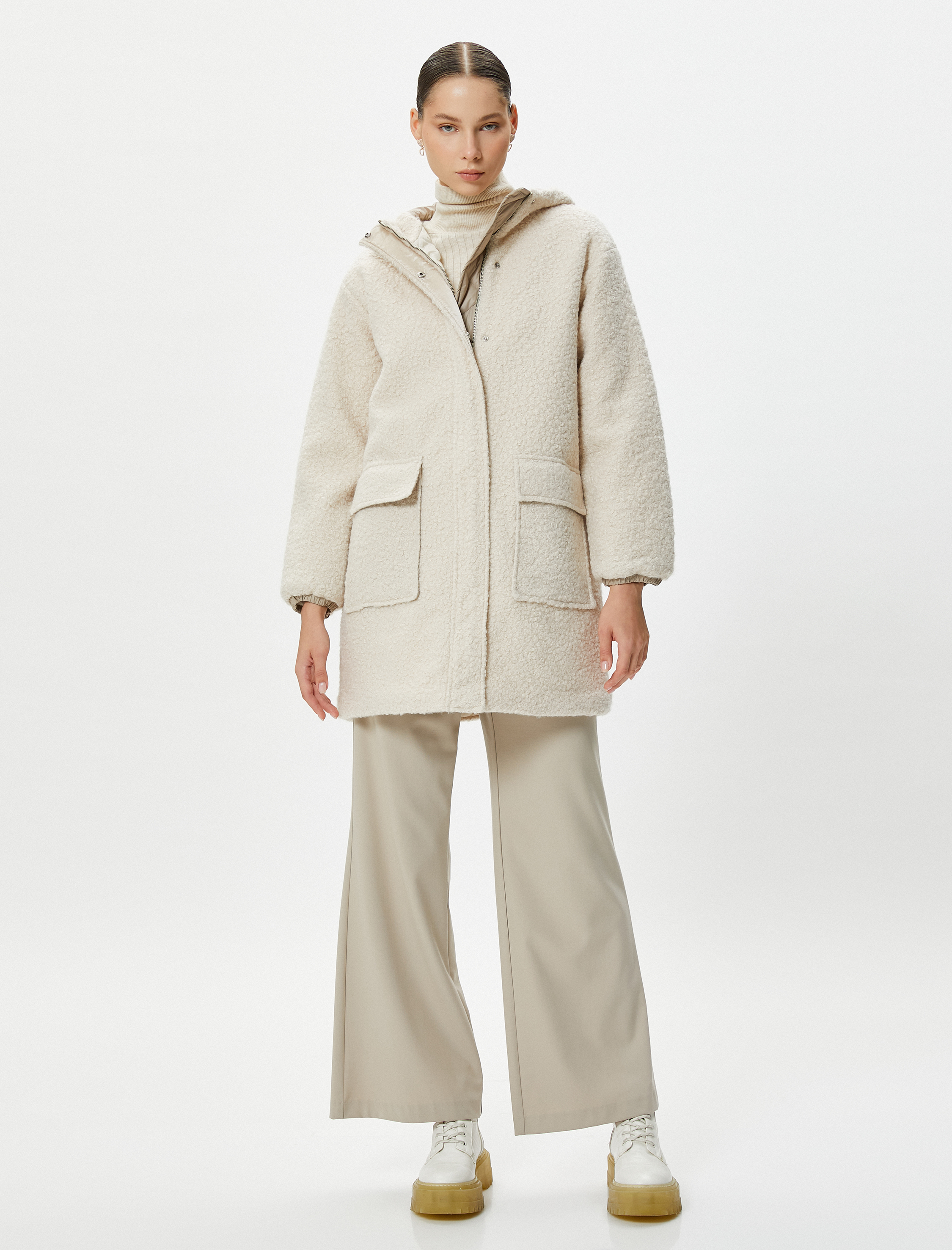   Peluş Uzun Kaban Kapşonlu Fermuarlı Kapitone Rüzgar Kapaklı Cepli