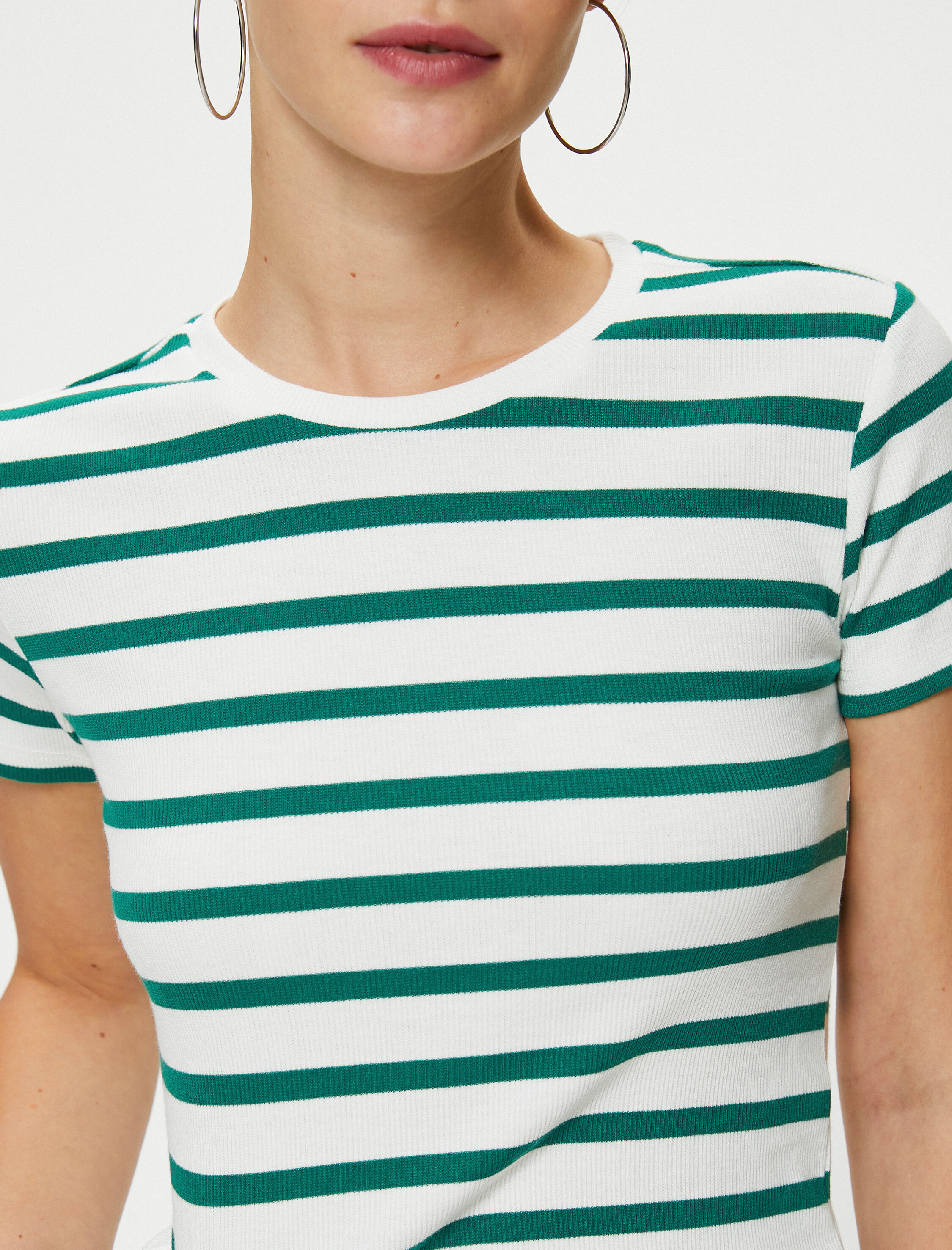 Crop Tişört Kısa Kollu Bisiklet Yaka Viskon Kumaş Karışımlı