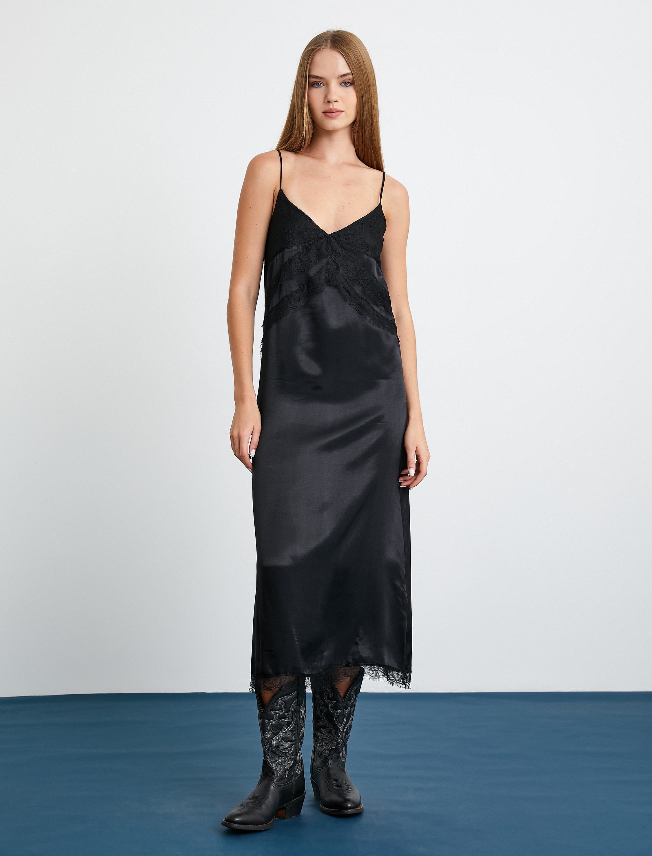   Saten Elbise İnce Askılı Dantelli Midi Boy