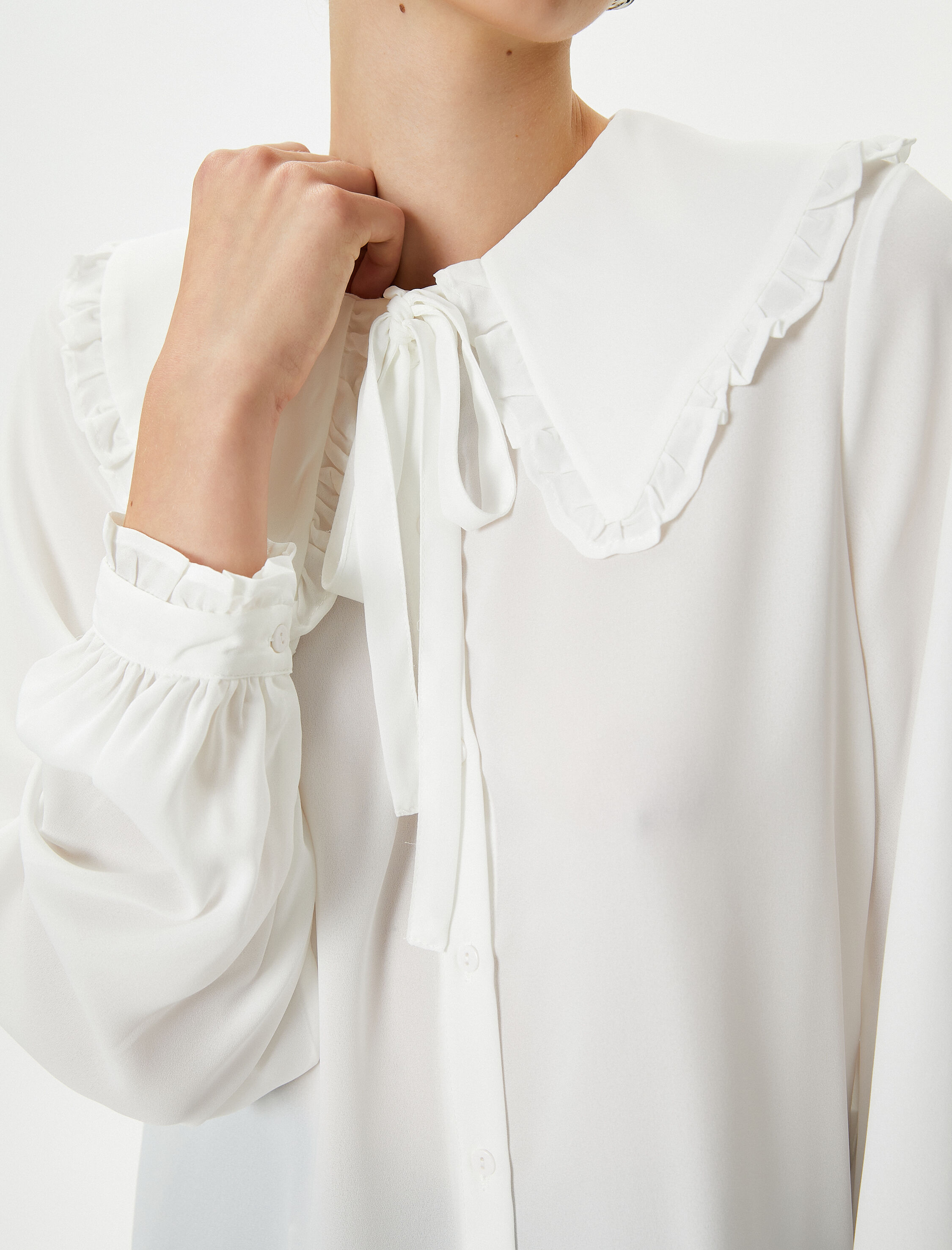   Bebe Yaka Gömlek Bağlama Detaylı Fırfırlı Balon Kollu Düğmeli