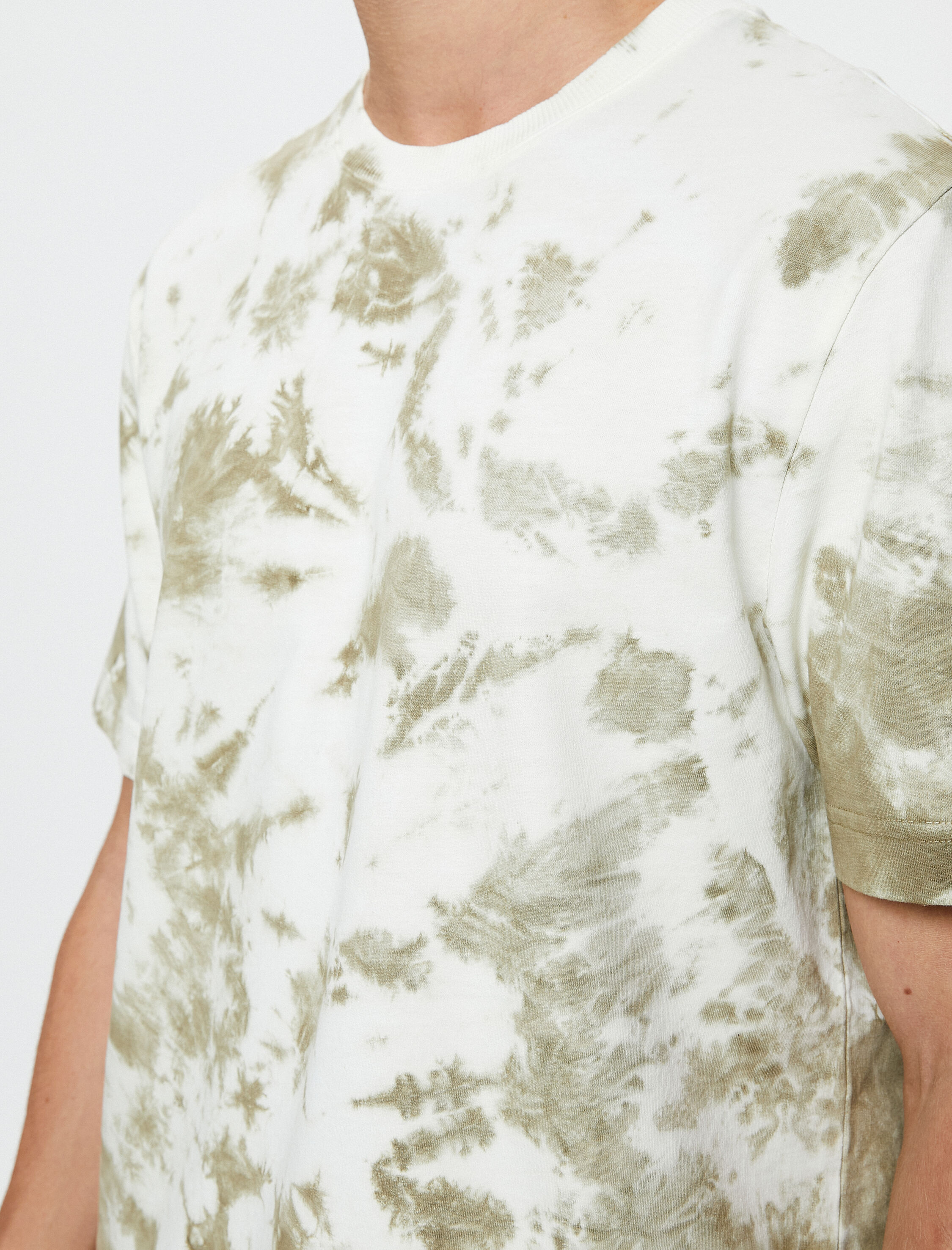   Bisiklet Yaka Tişört Batik Görünümlü Kısa Kollu Pamuklu