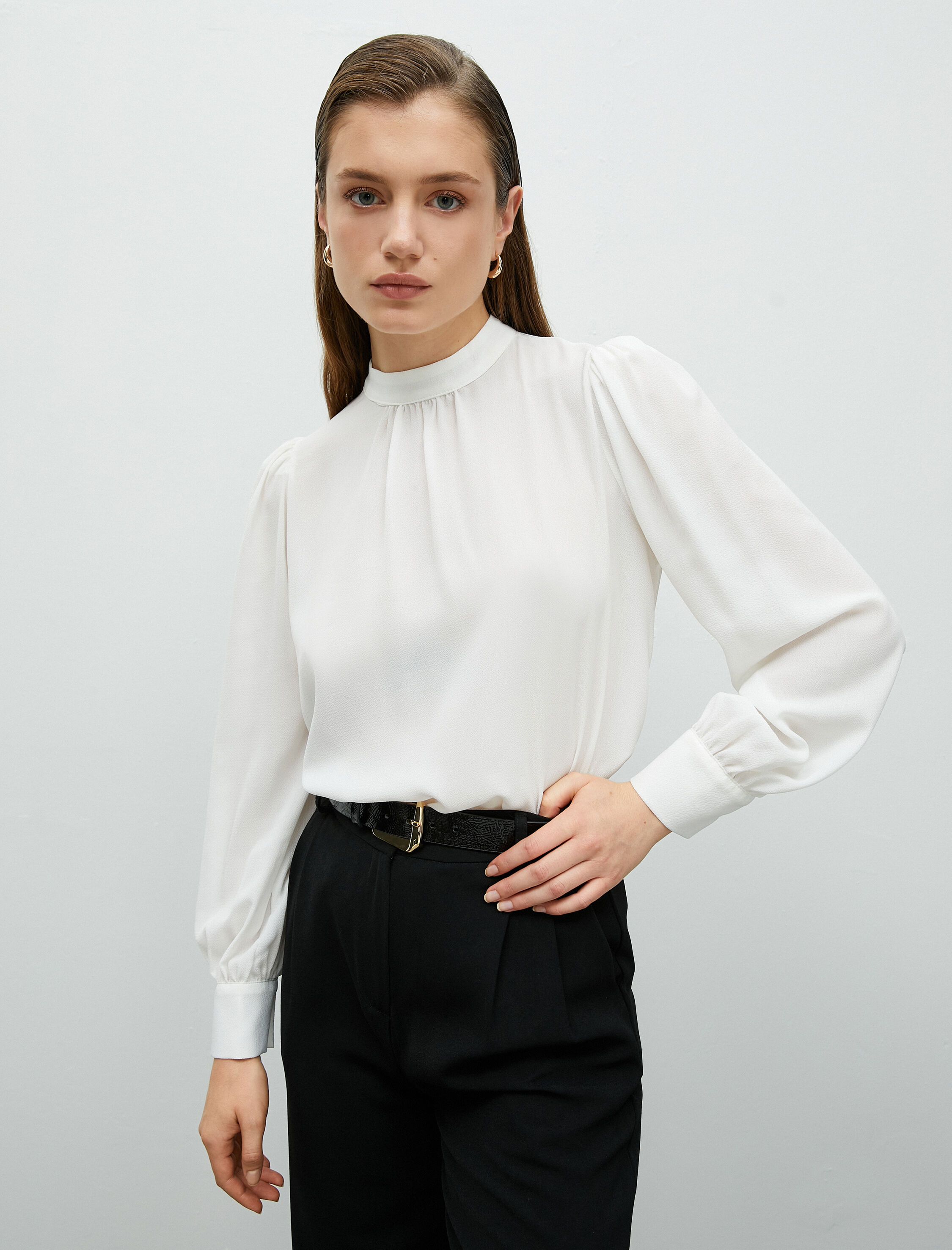   Dik Yaka Bluz Drape Detaylı Uzun Kollu