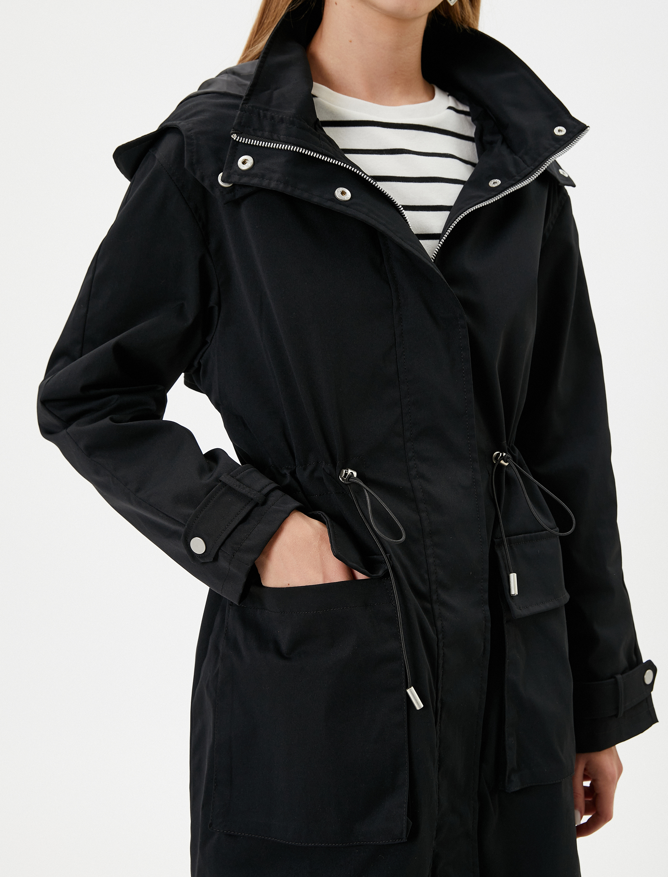   Trençkot Kapüşonlu Beli Bağlamalı Fermuarlı Manşetleri Bantlı