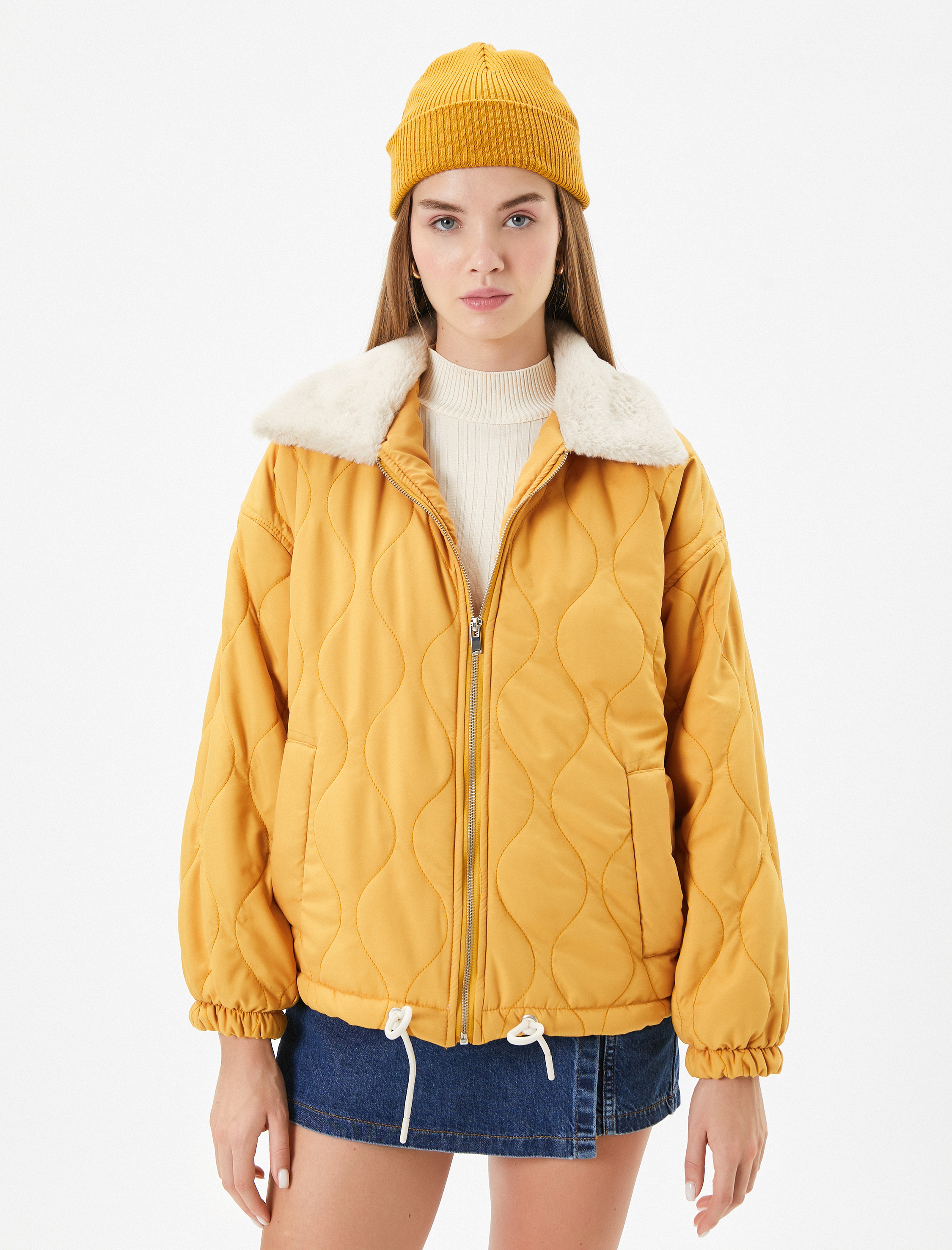   Yakası Suni Kürklü Kapitone Ceket Fermuarlı Cepli