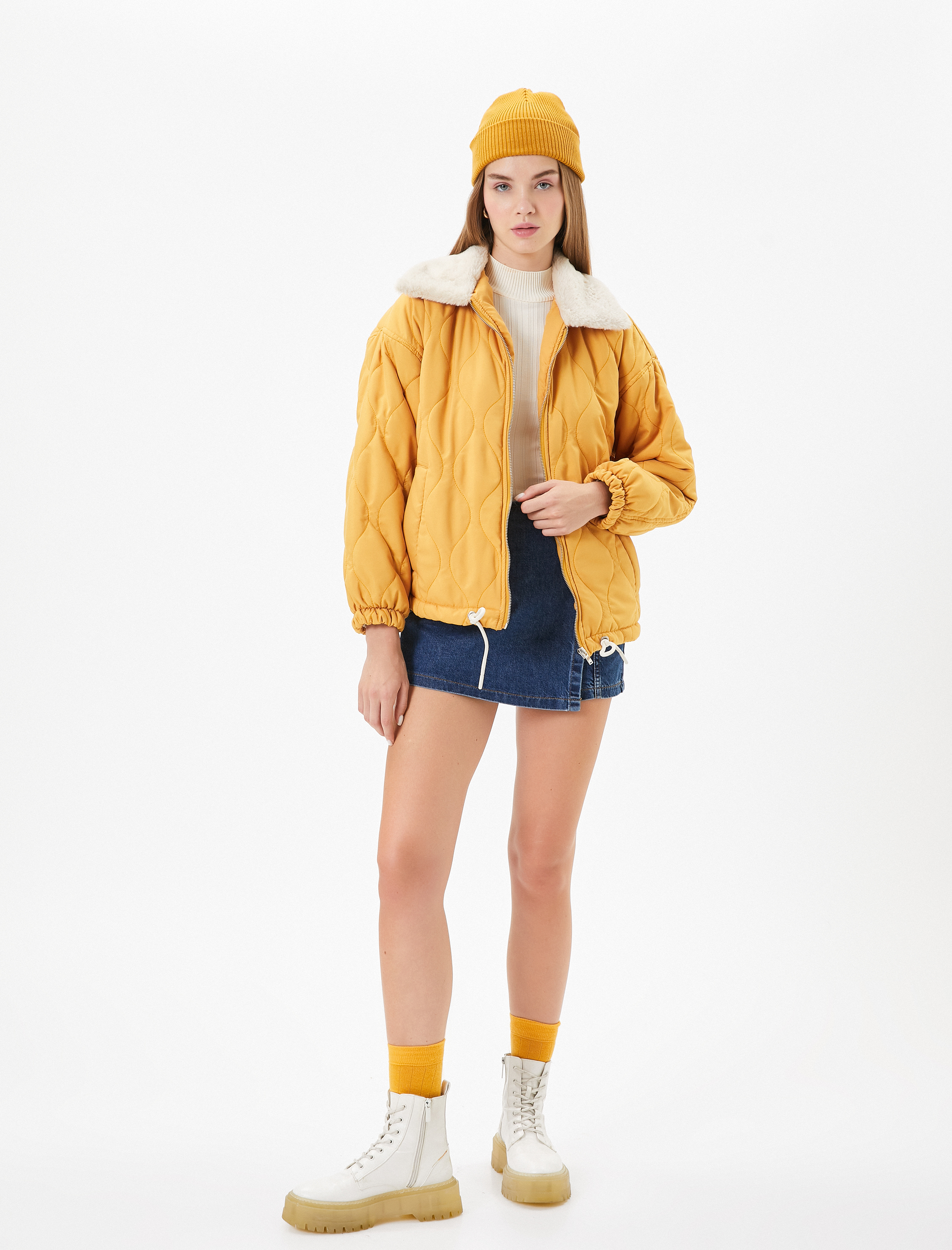   Yakası Suni Kürklü Kapitone Ceket Fermuarlı Cepli